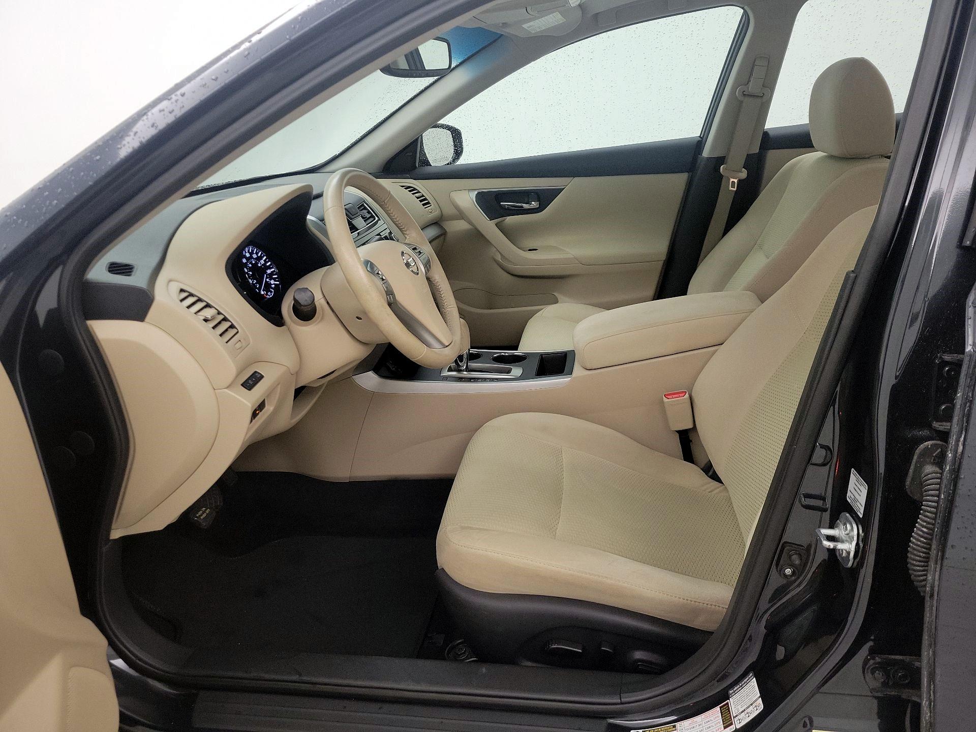 Thumbnail: 2015 Nissan Altima - 11
