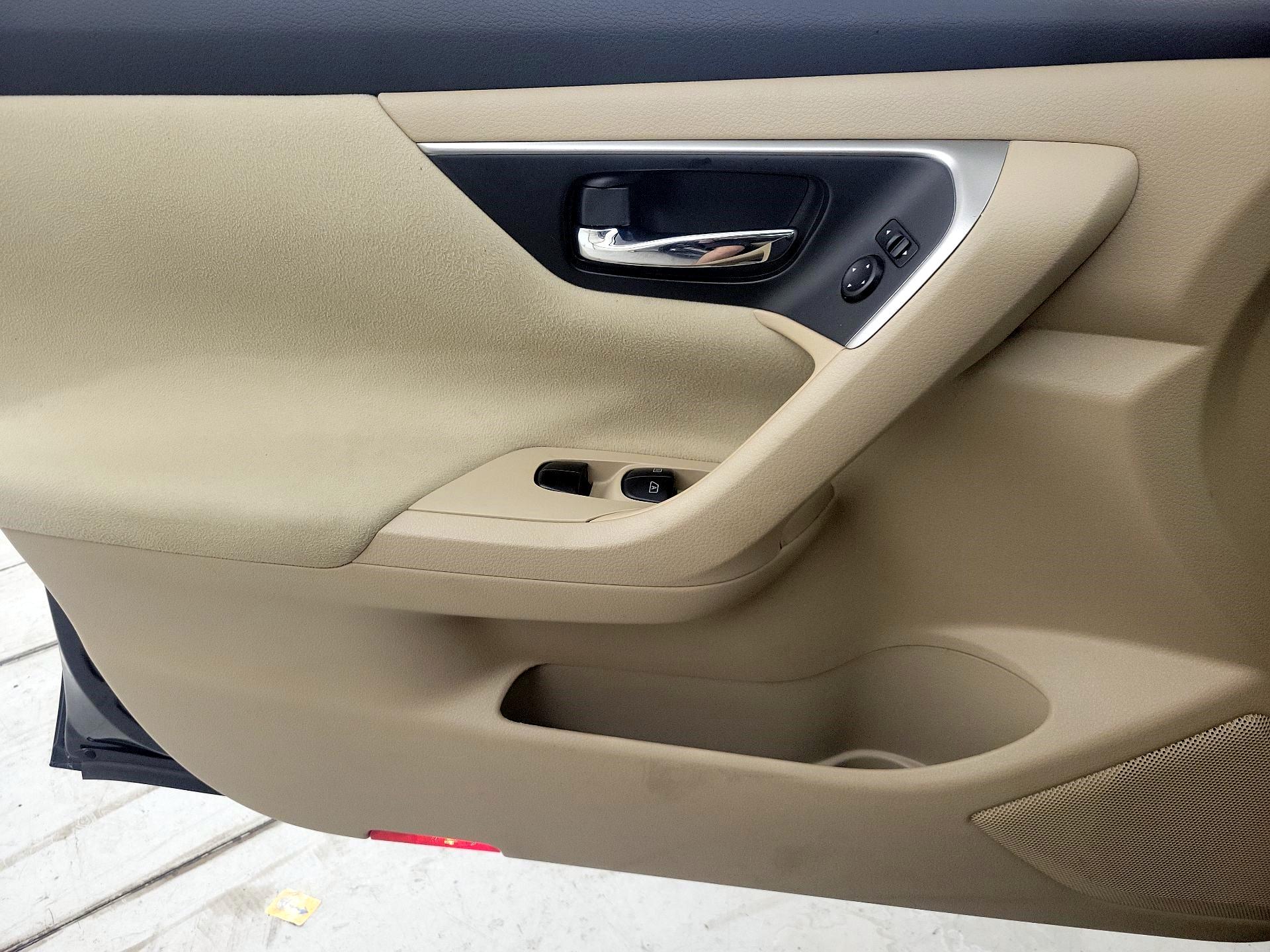 Thumbnail: 2015 Nissan Altima - 12