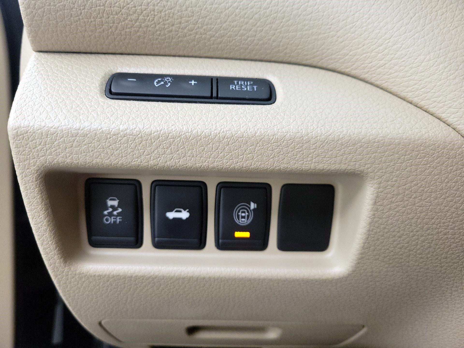 Thumbnail: 2015 Nissan Altima - 13