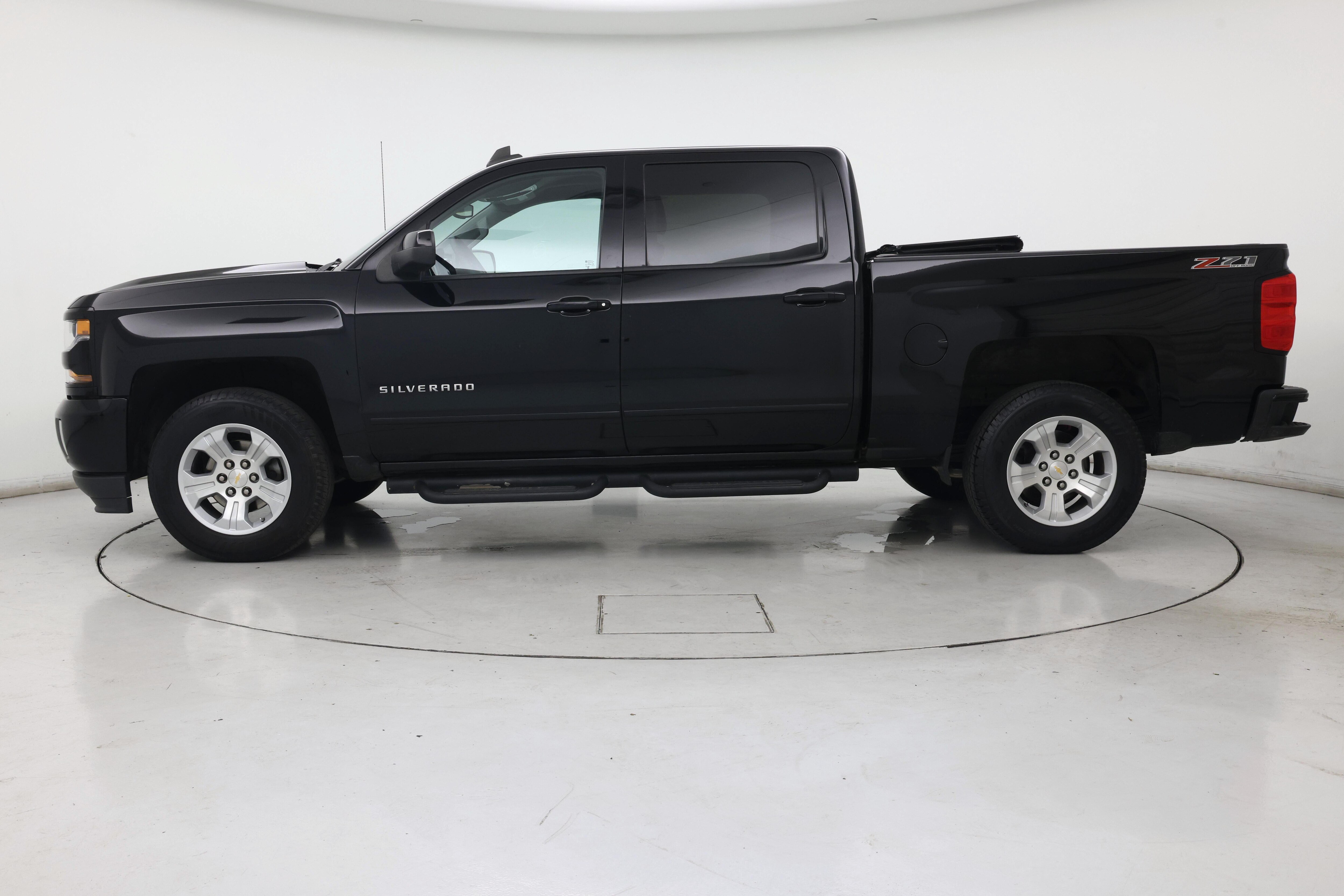 Thumbnail: 2017 Chevrolet Silverado 1500 - 3