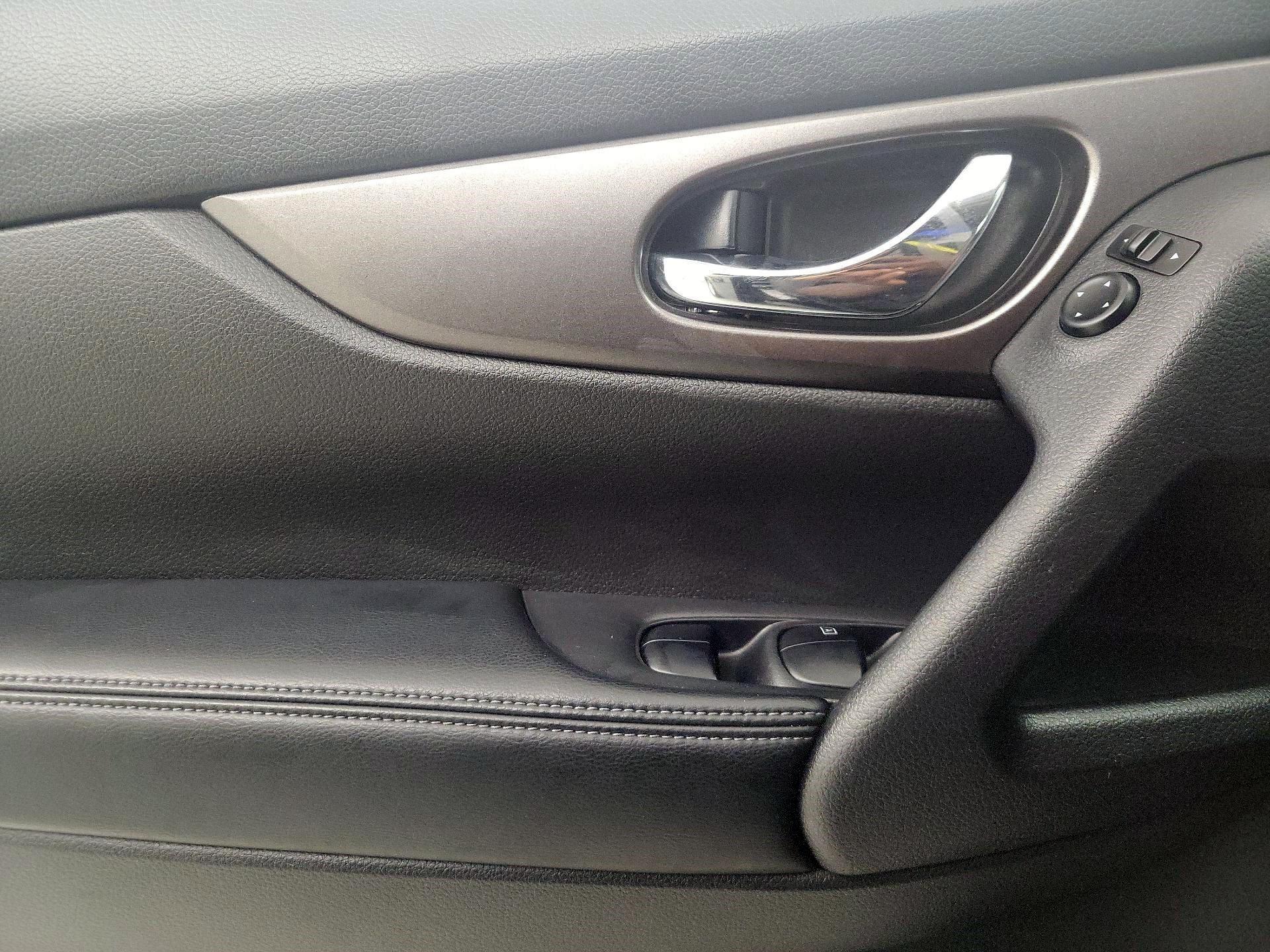 Thumbnail: 2015 Nissan Rogue - 12