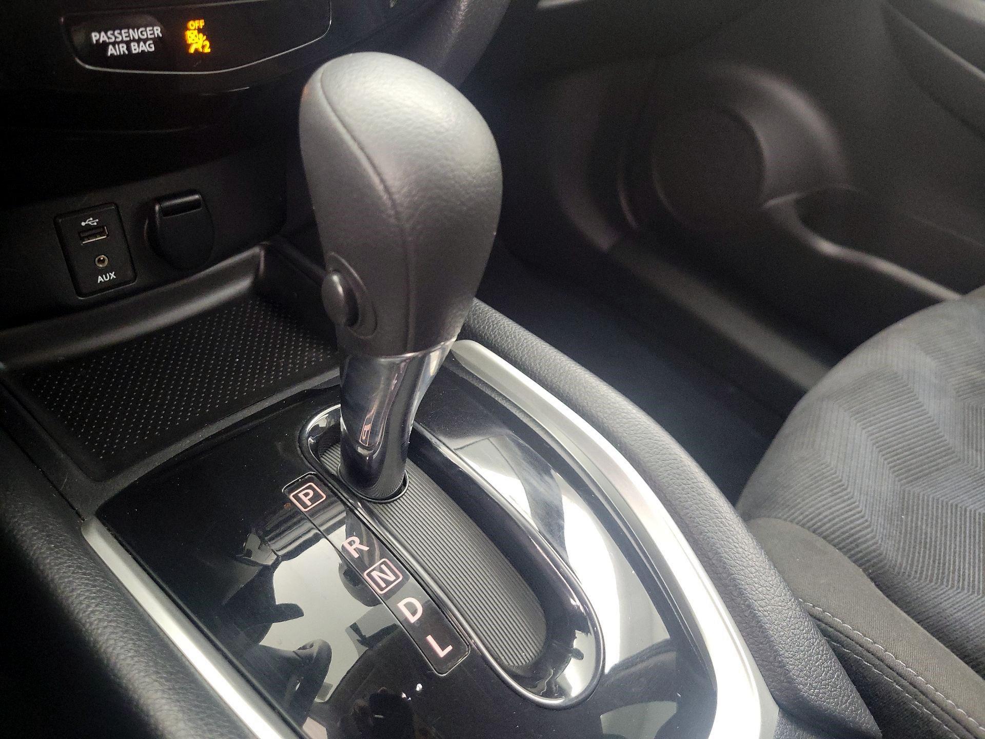 Thumbnail: 2015 Nissan Rogue - 17