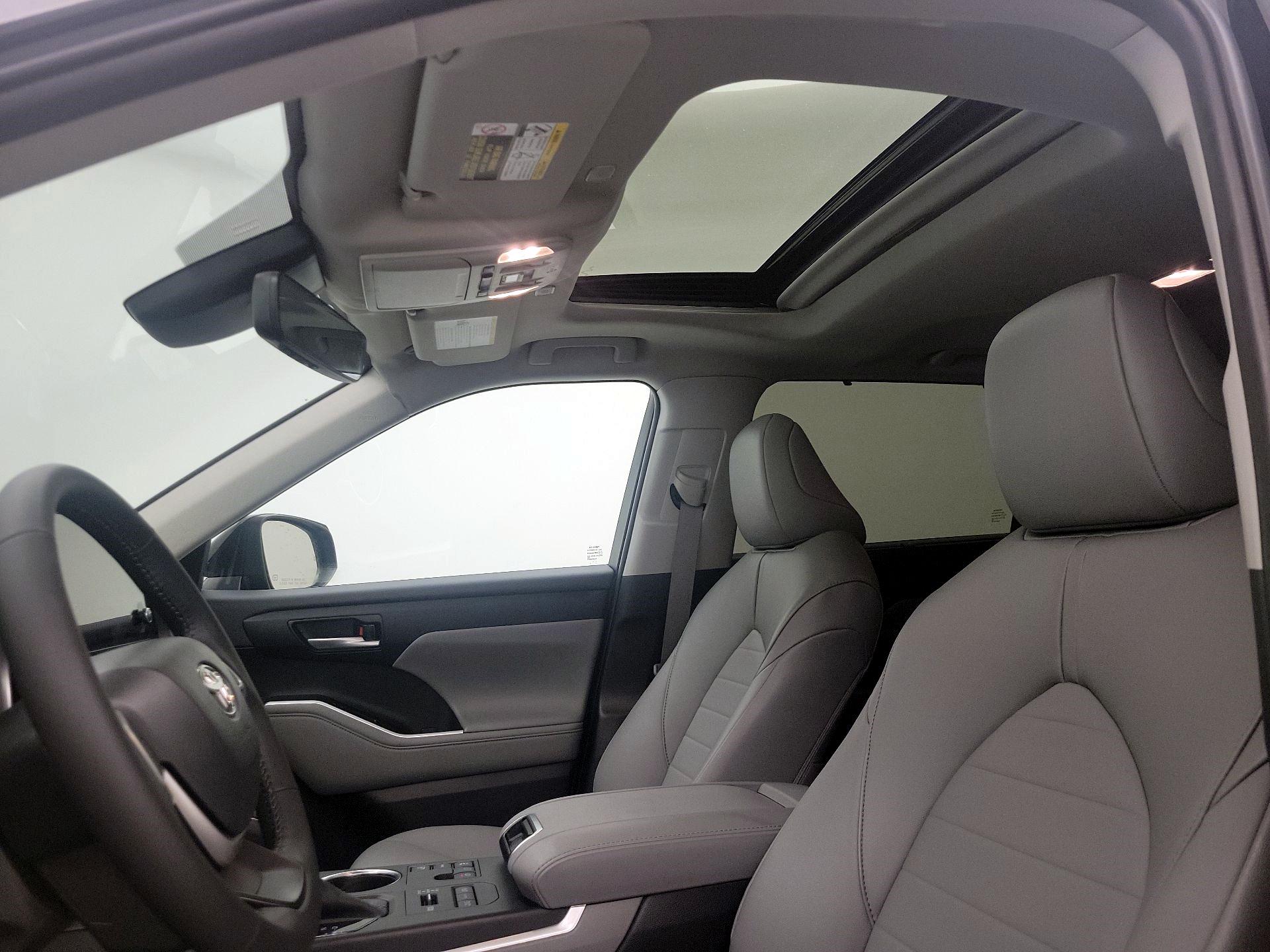 Thumbnail: 2023 Toyota Highlander - 19