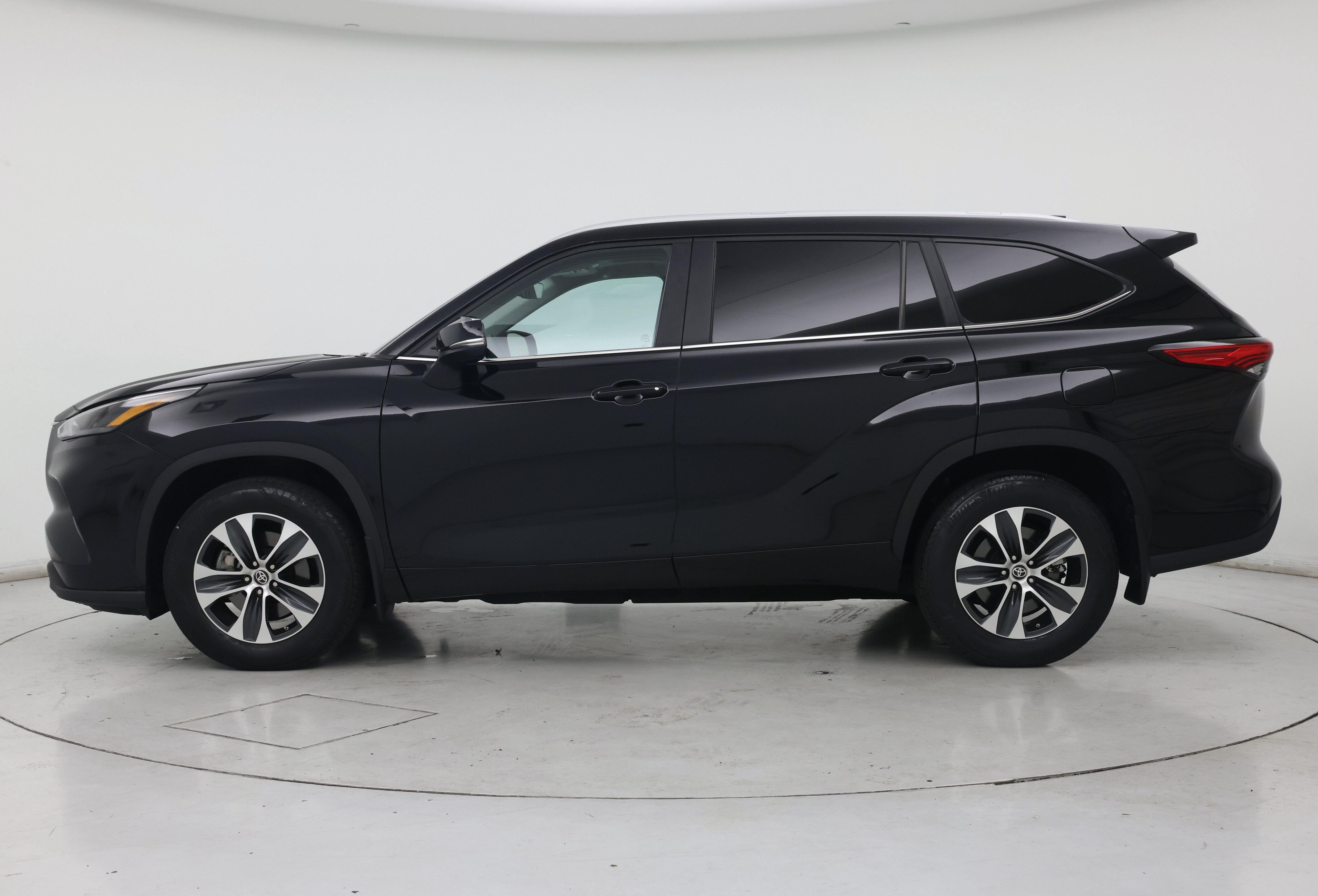 Thumbnail: 2023 Toyota Highlander - 3