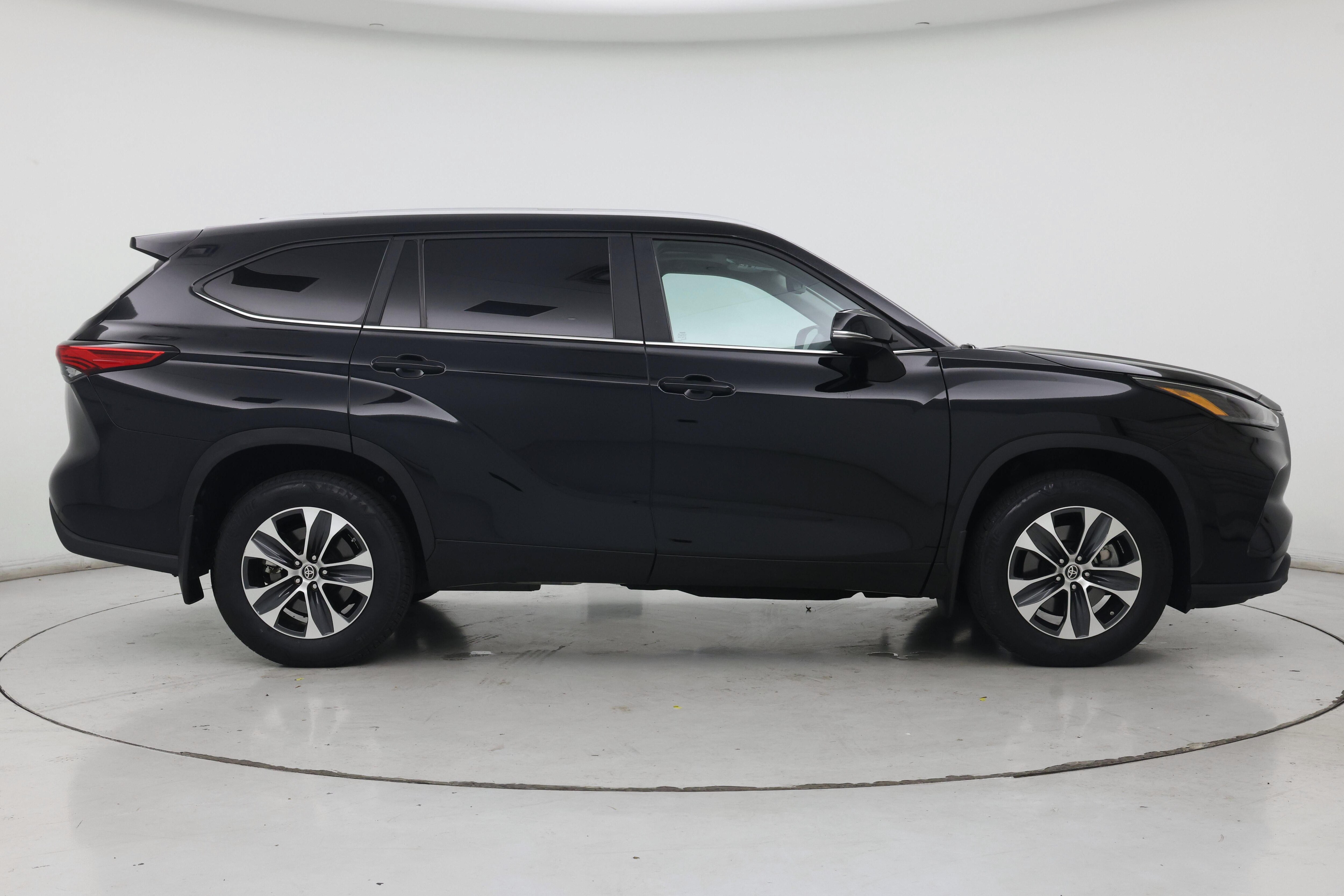 Thumbnail: 2023 Toyota Highlander - 7