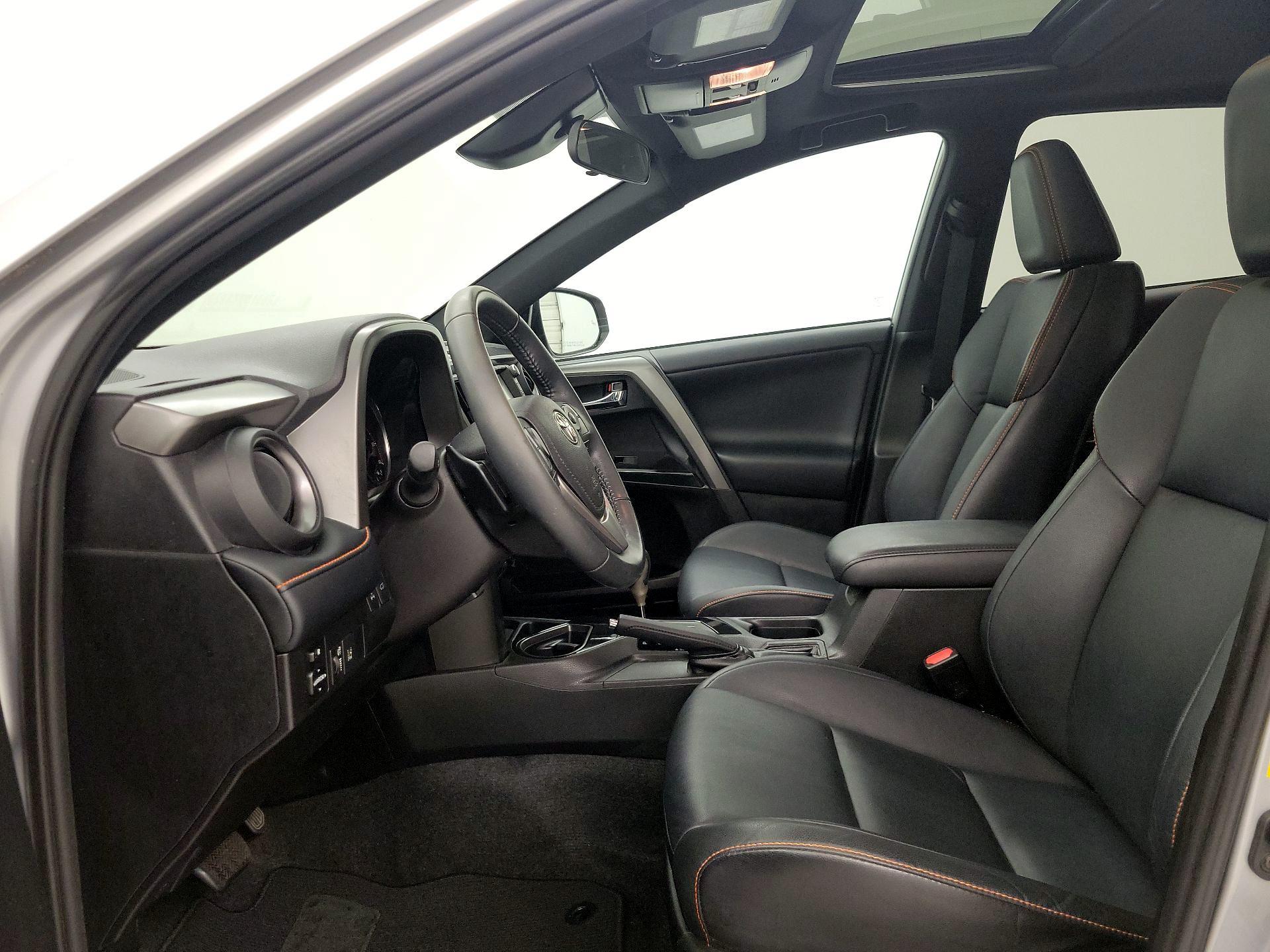 Thumbnail: 2016 Toyota RAV4 - 11