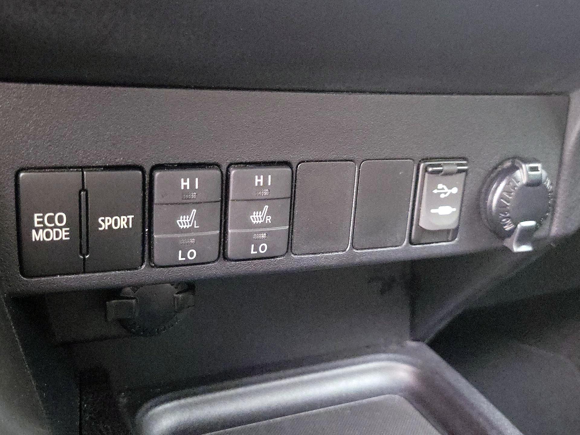 Thumbnail: 2016 Toyota RAV4 - 18