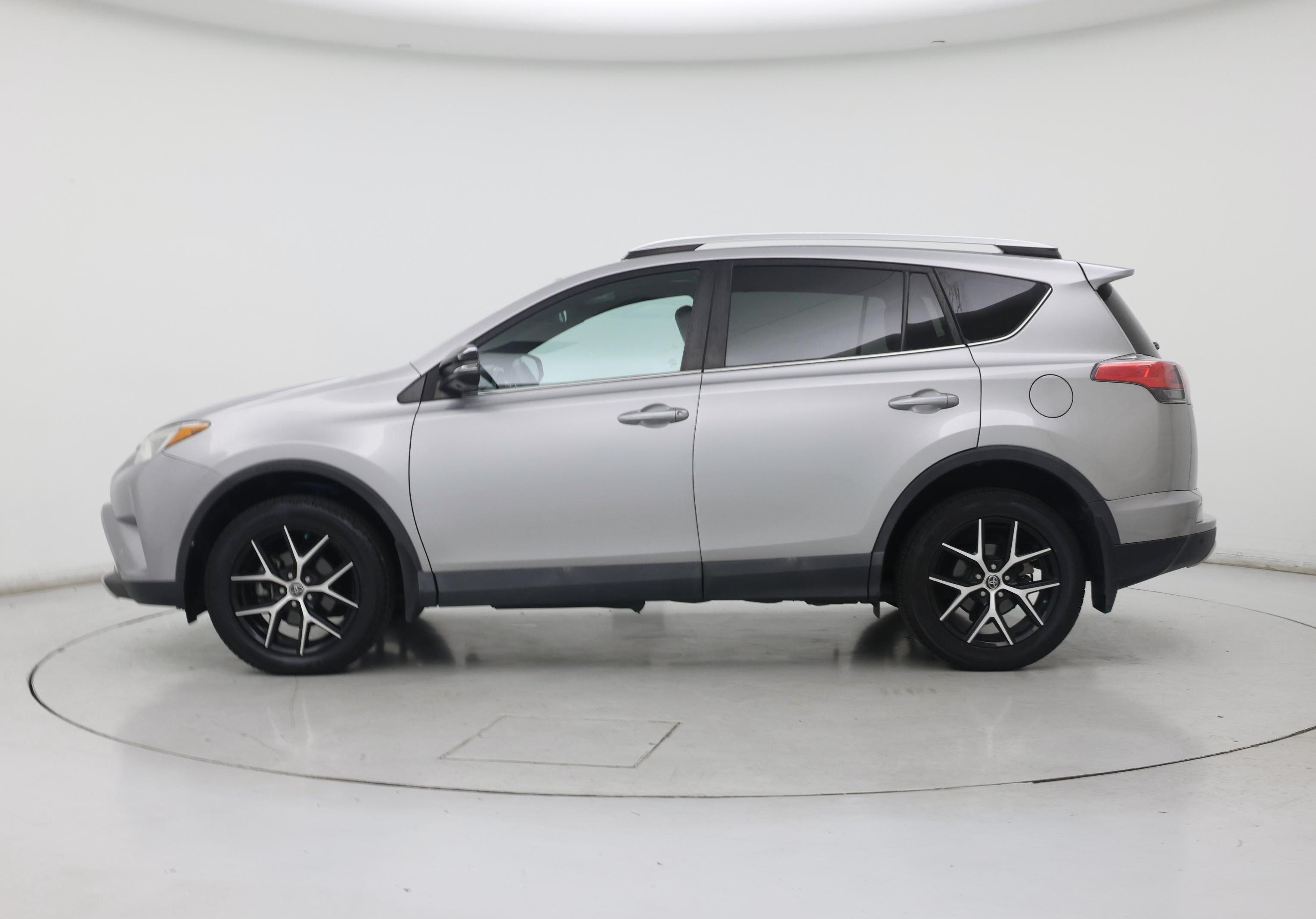 Thumbnail: 2016 Toyota RAV4 - 3