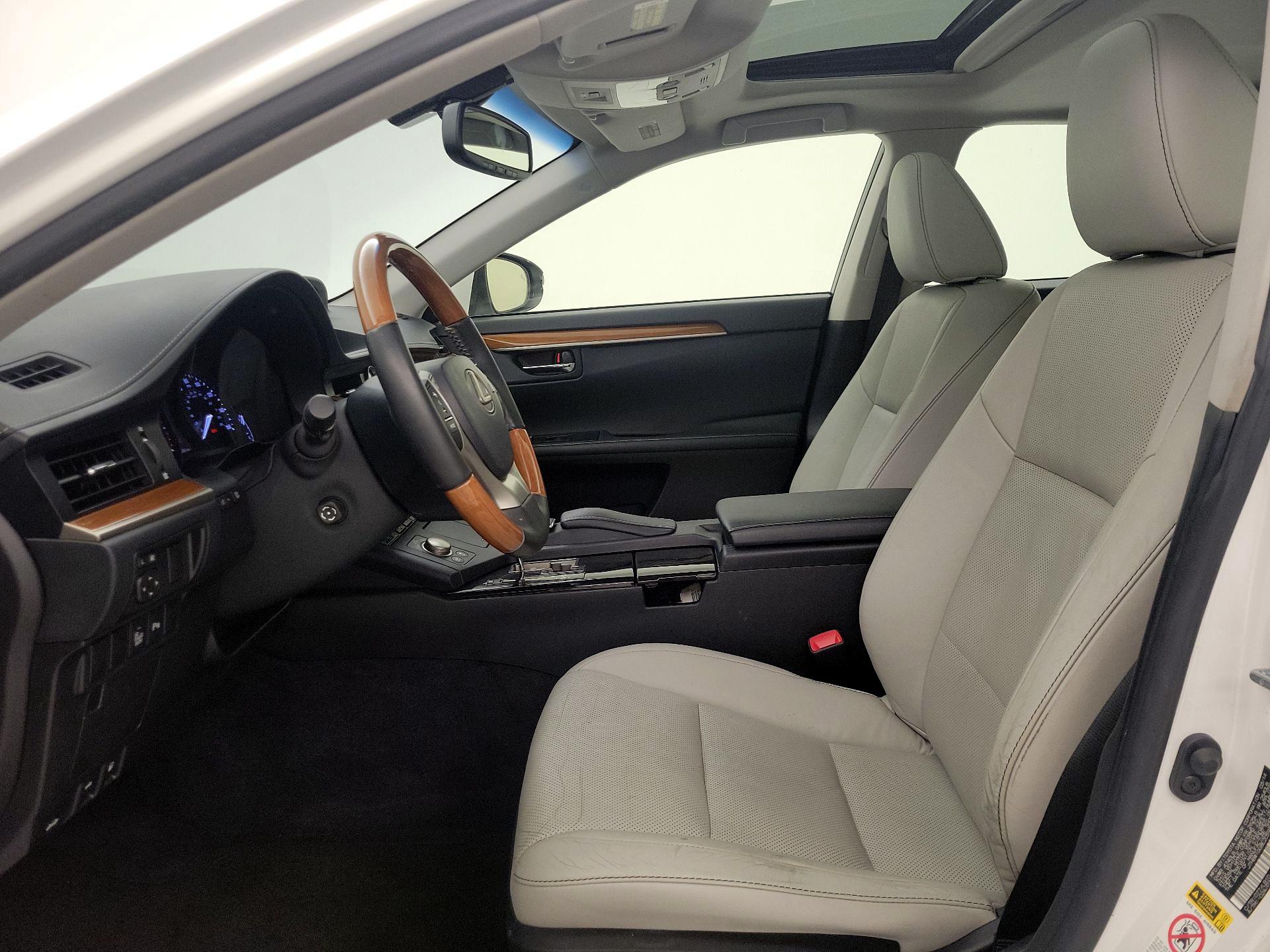 Thumbnail: 2014 Lexus ES - 11