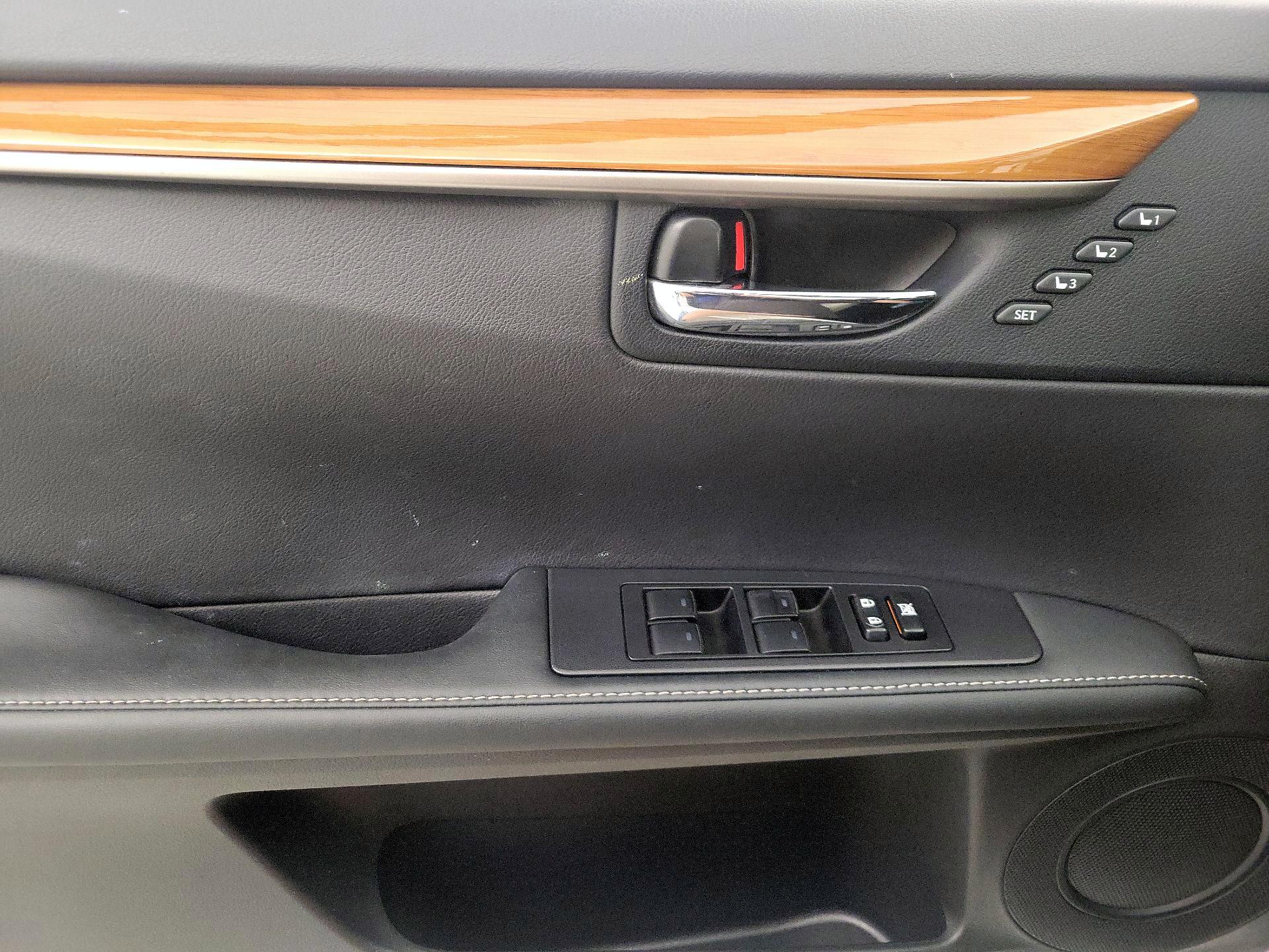 Thumbnail: 2014 Lexus ES - 12