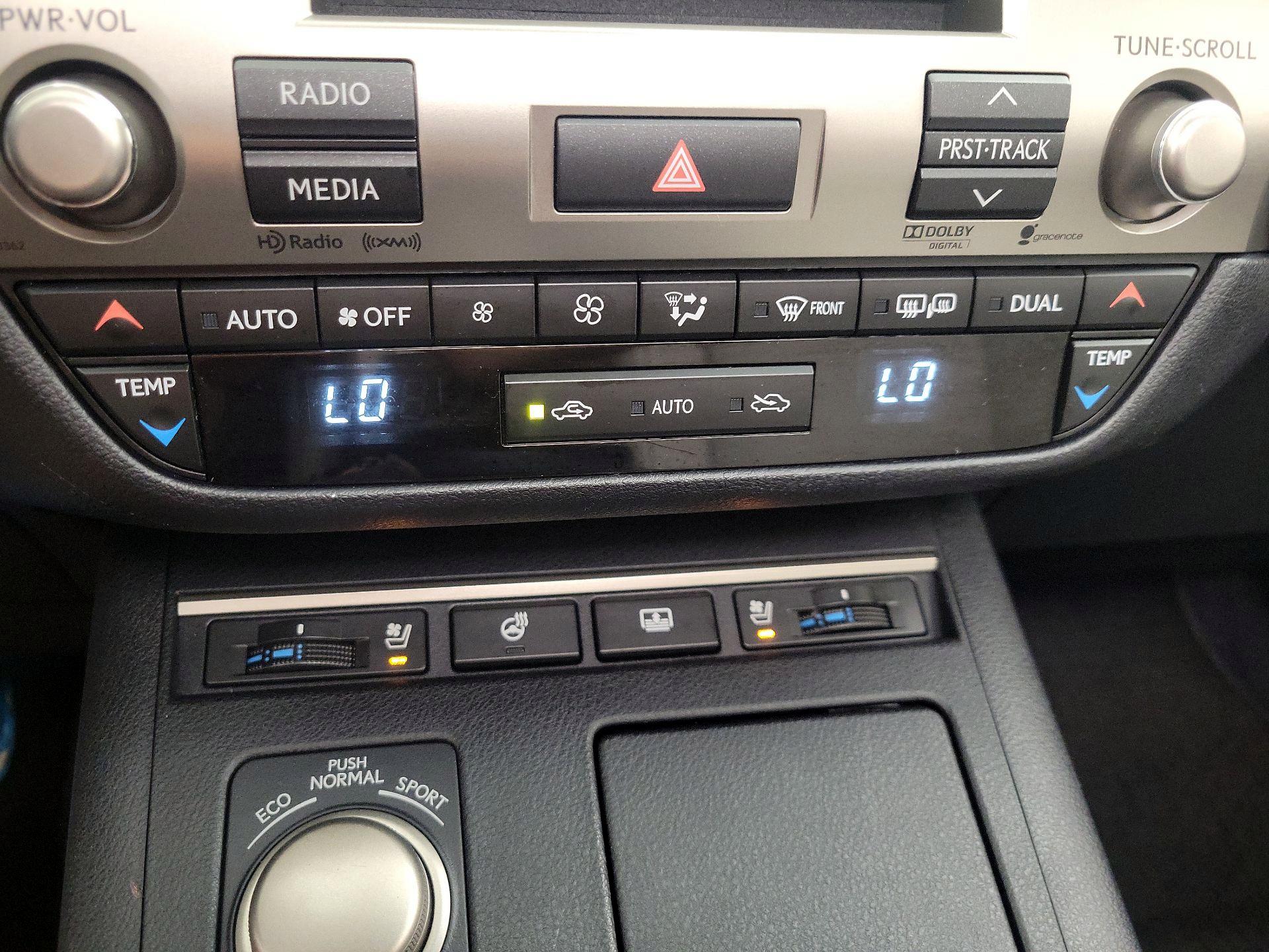 Thumbnail: 2014 Lexus ES - 17