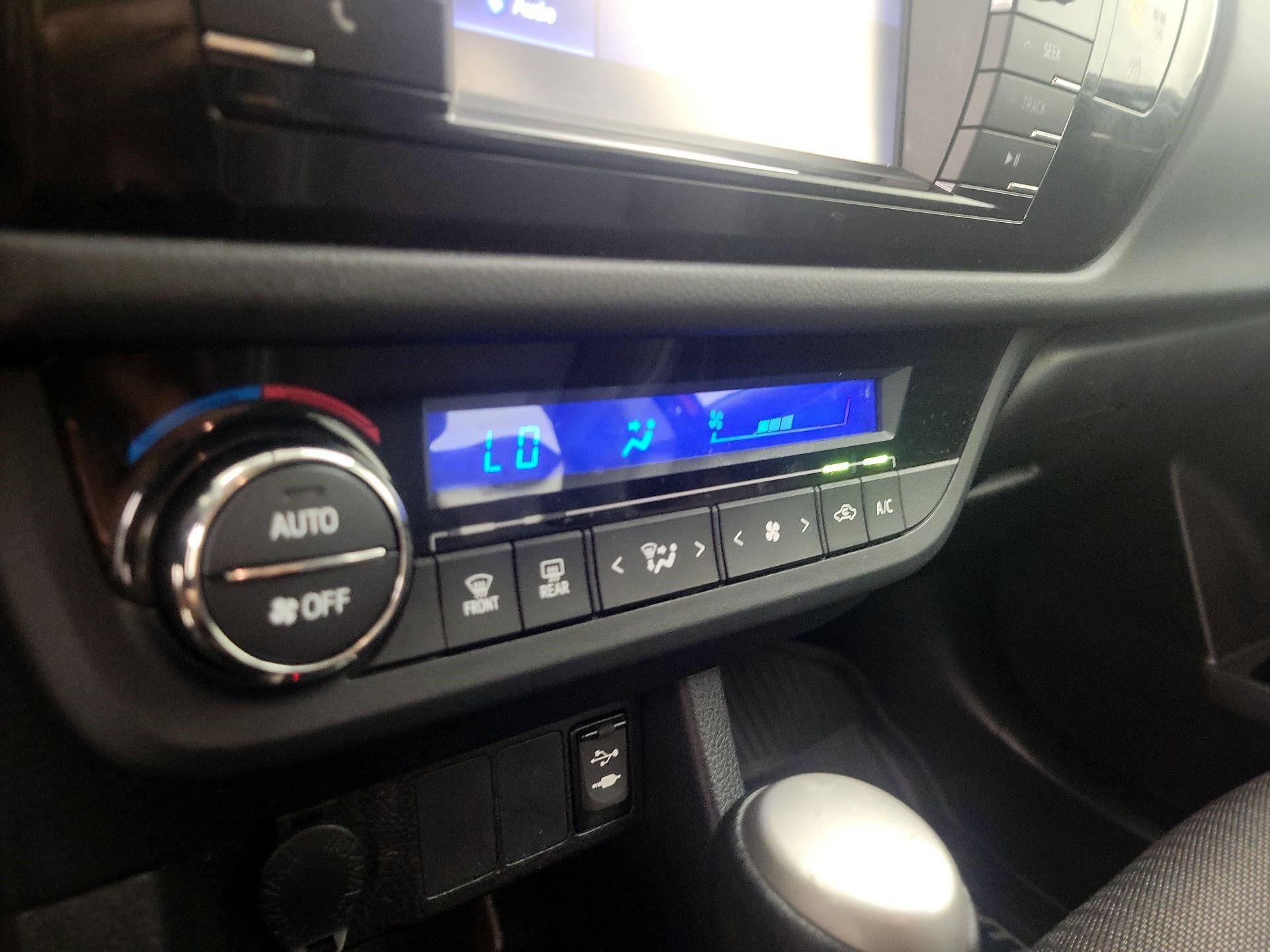 Thumbnail: 2016 Toyota Corolla - 16