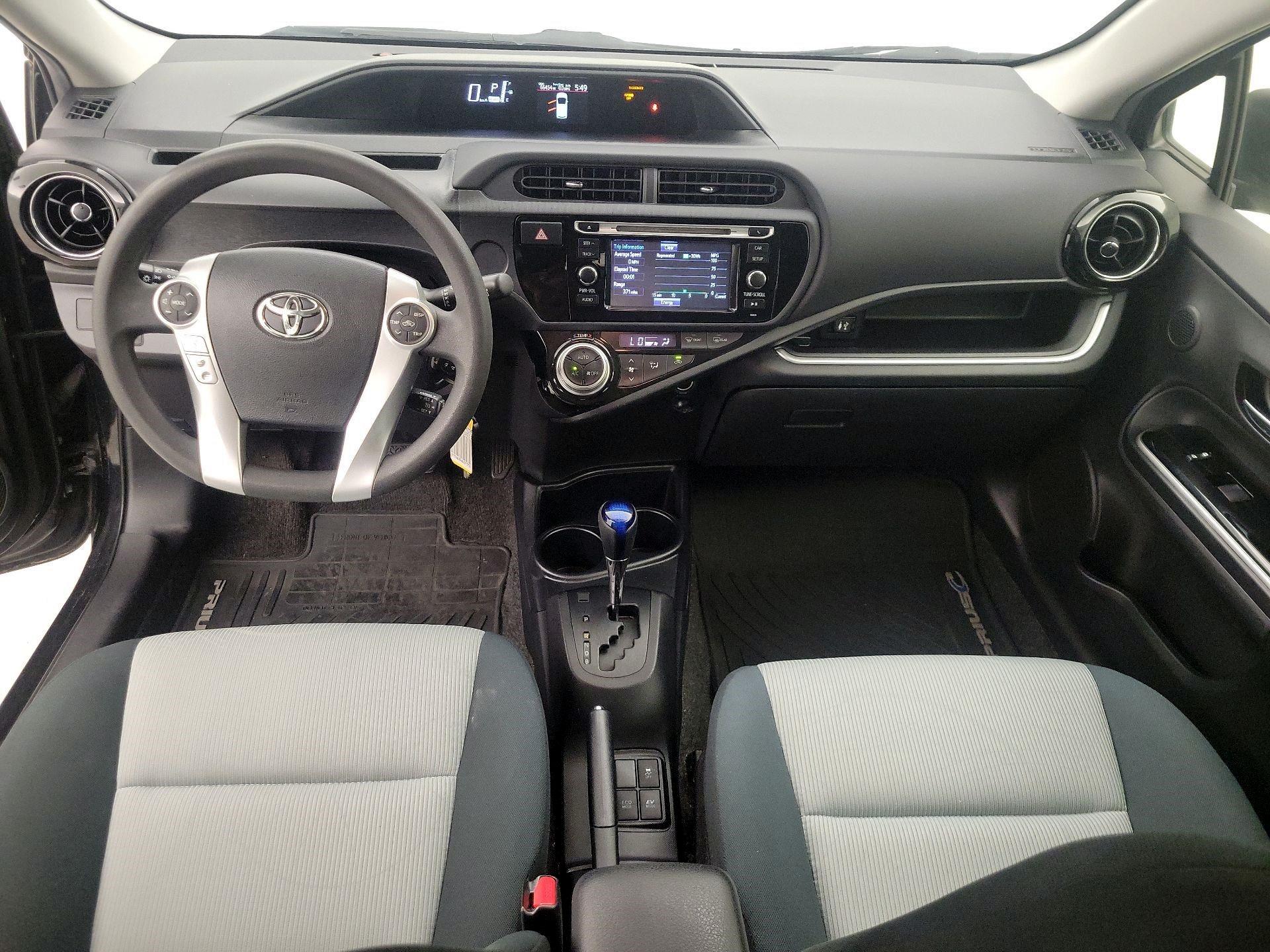 Thumbnail: 2016 Toyota Prius c - 9