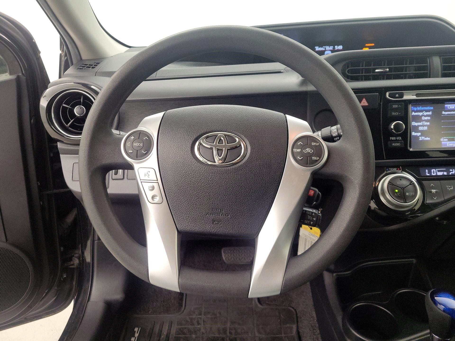 Thumbnail: 2016 Toyota Prius c - 10