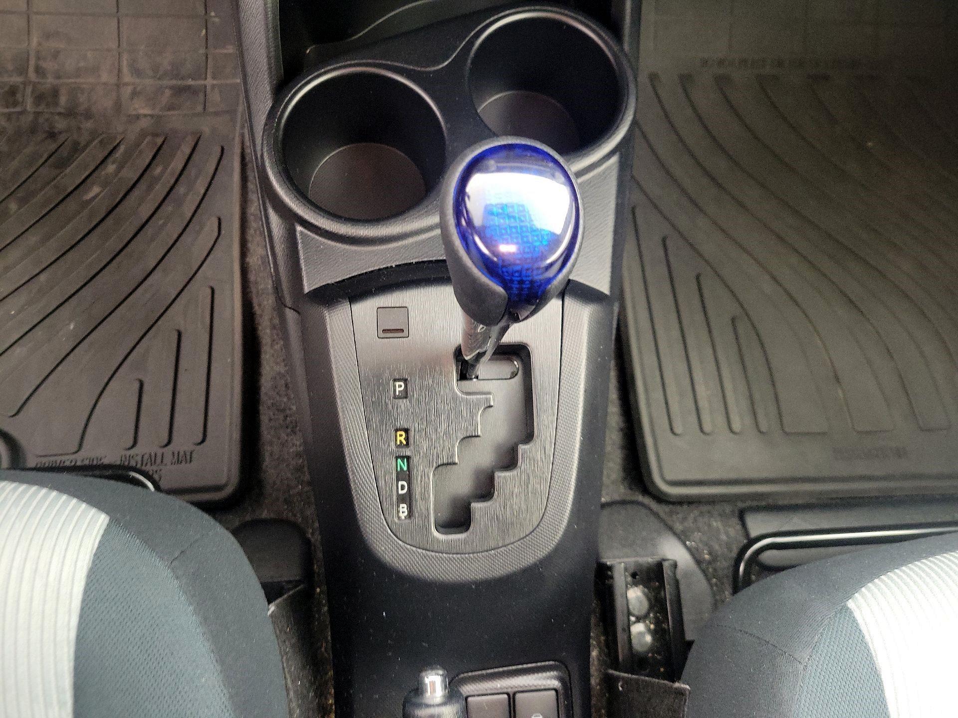Thumbnail: 2016 Toyota Prius c - 16