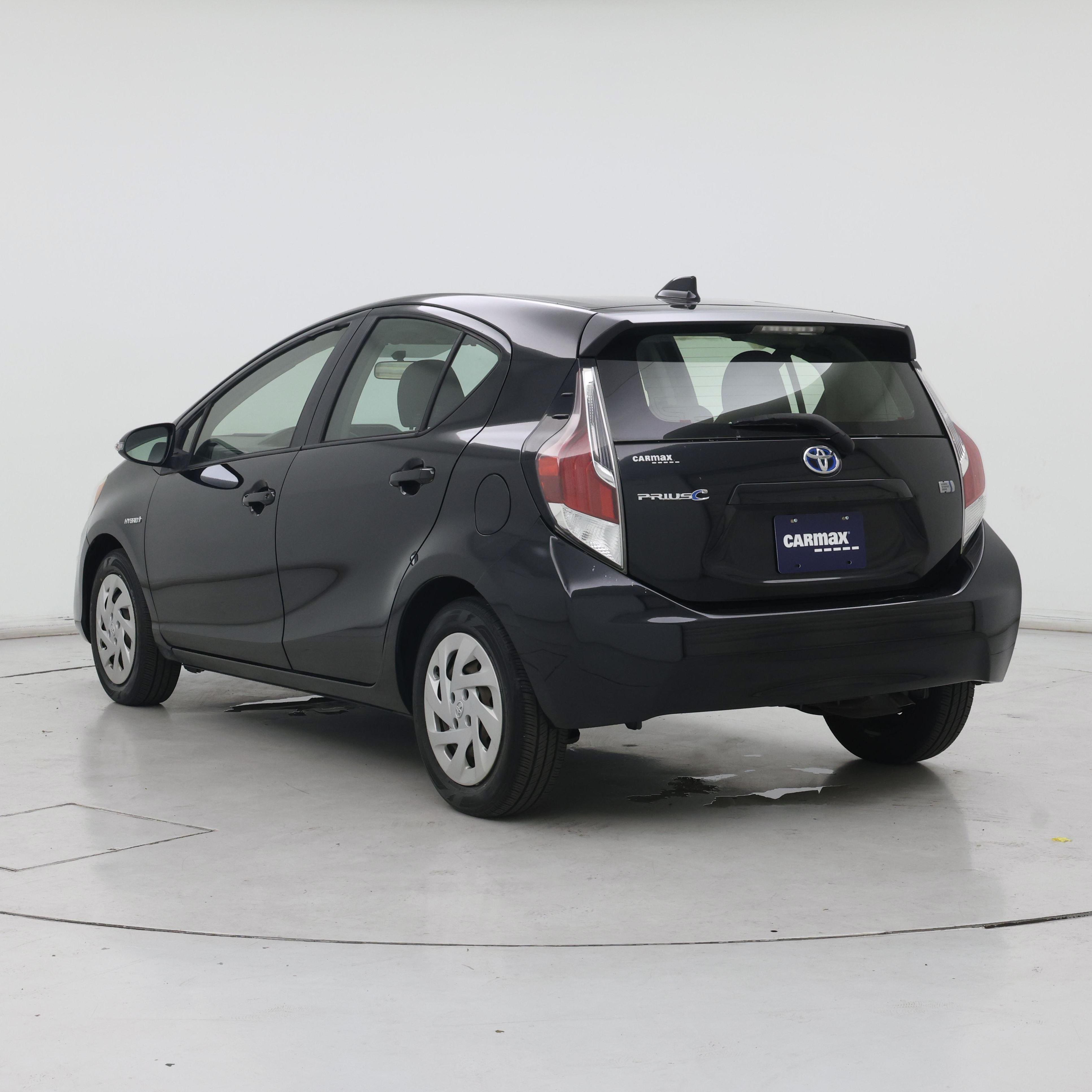 Thumbnail: 2016 Toyota Prius c - 2