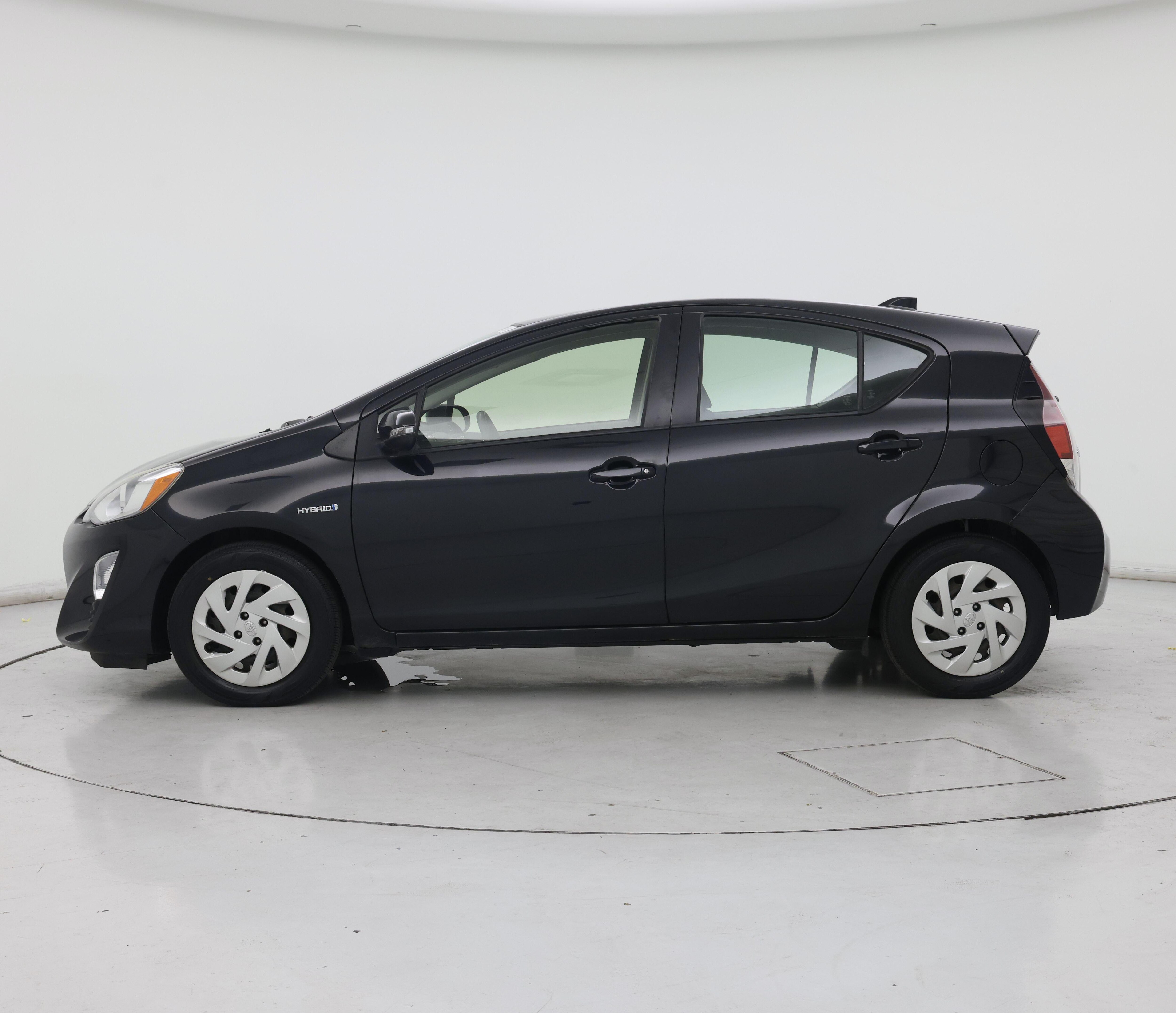 Thumbnail: 2016 Toyota Prius c - 3