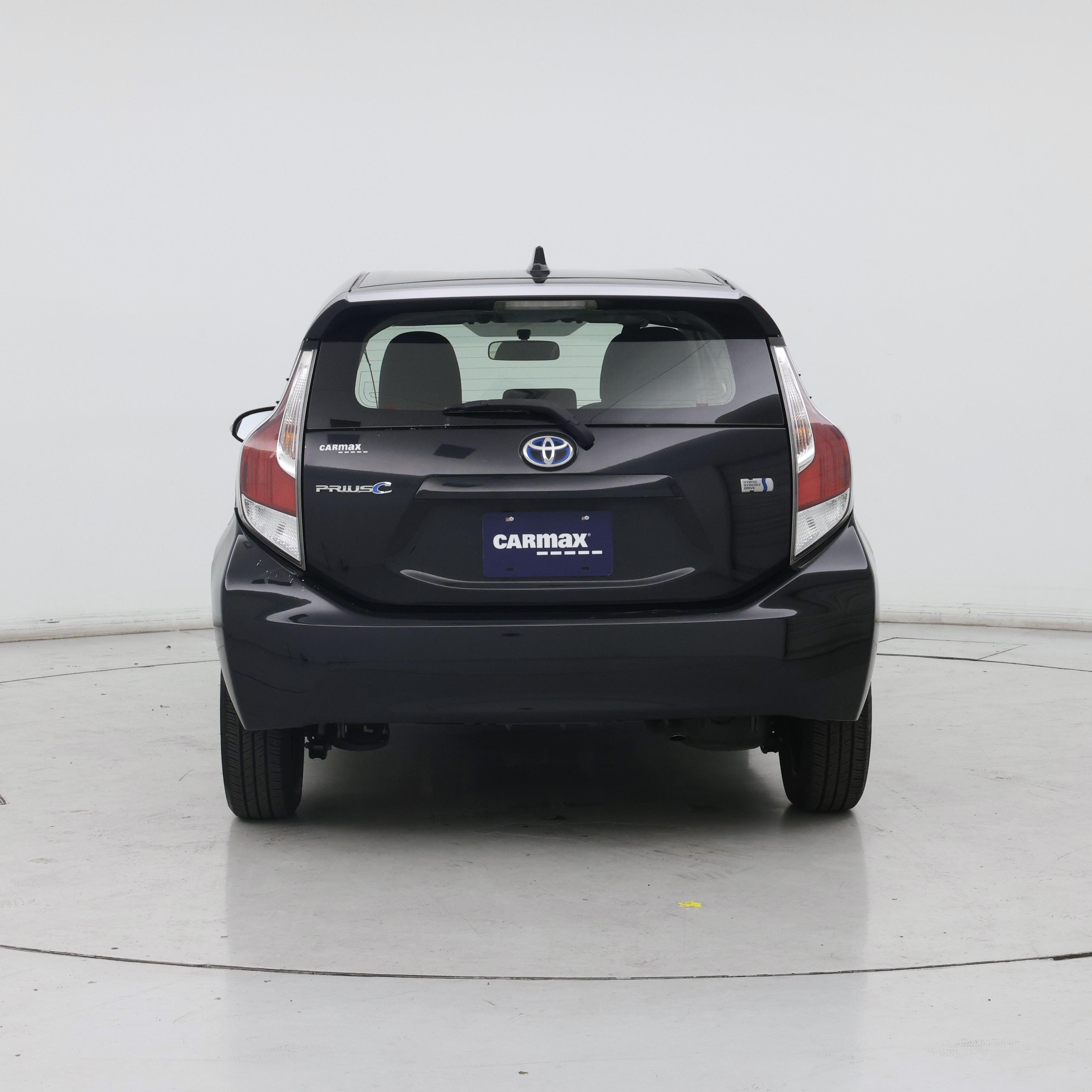 Thumbnail: 2016 Toyota Prius c - 6