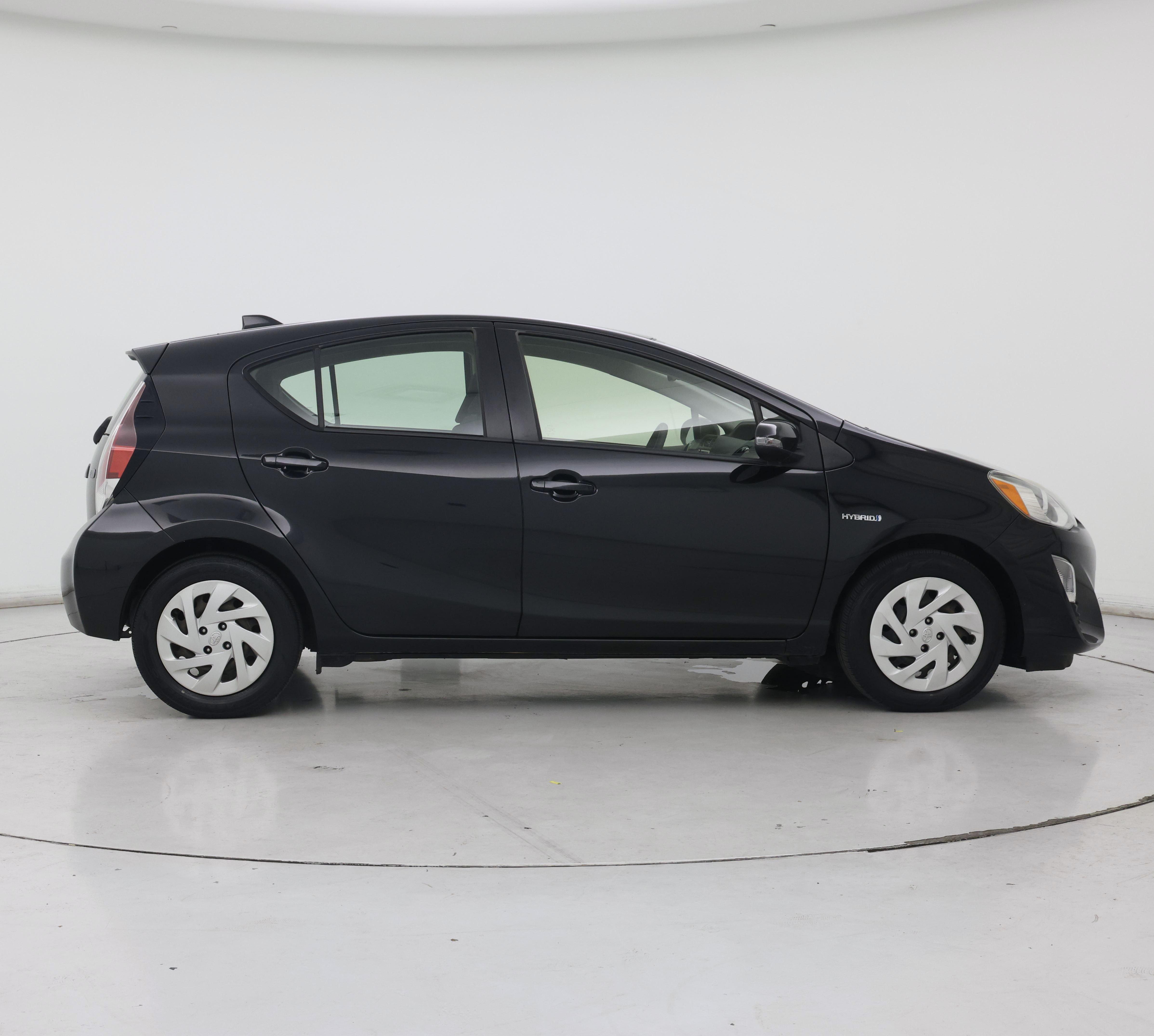 Thumbnail: 2016 Toyota Prius c - 7