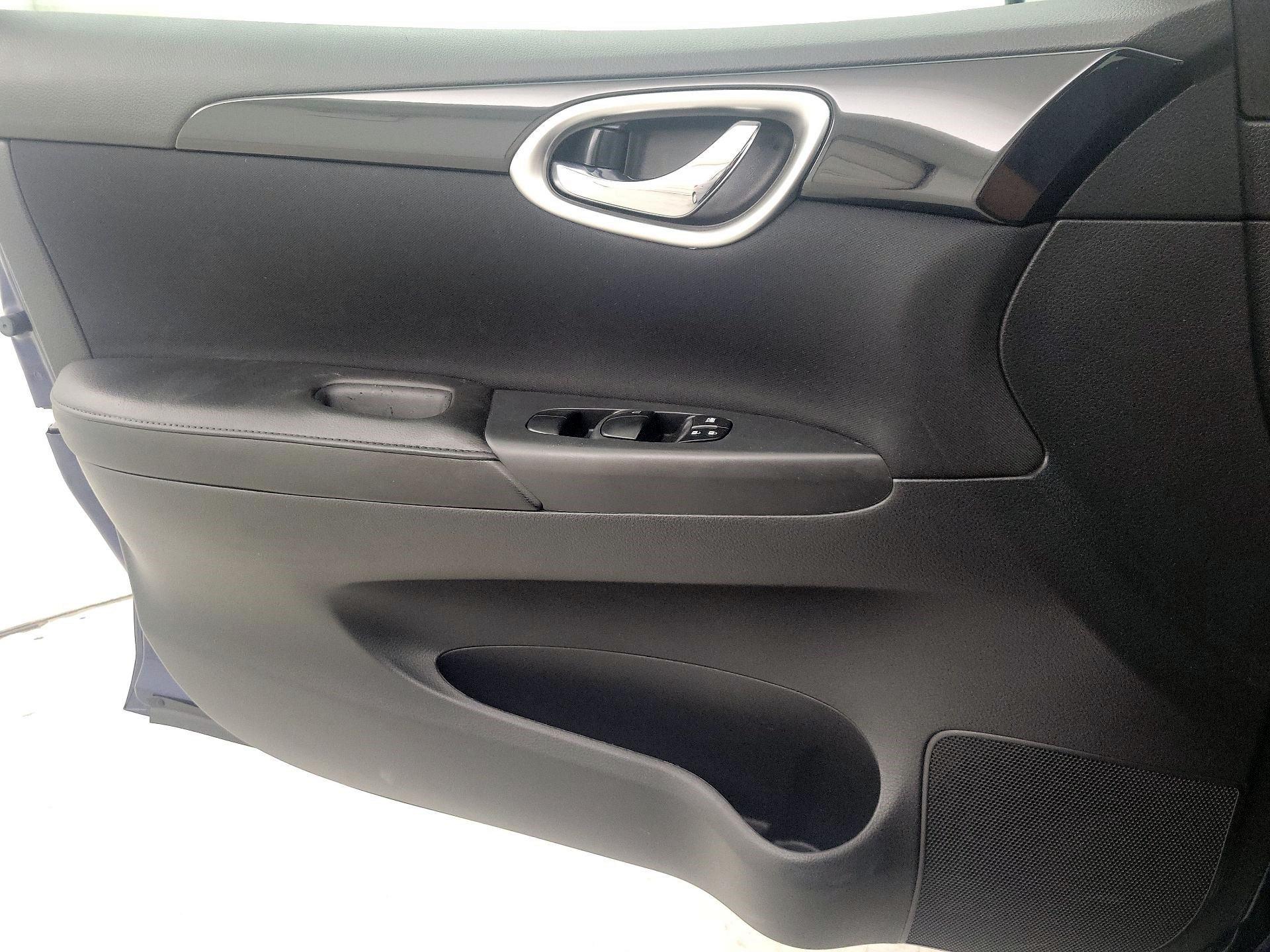 Thumbnail: 2019 Nissan Sentra - 12