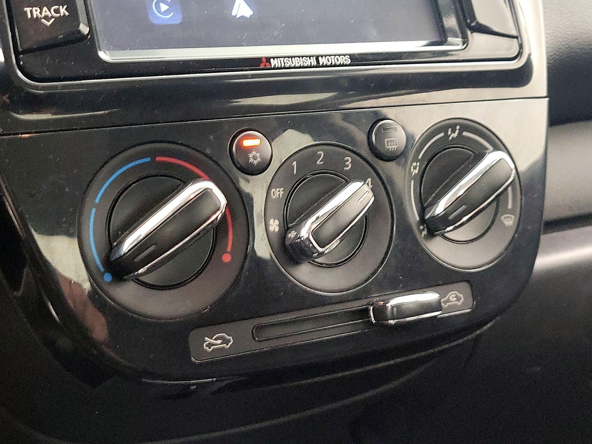 Thumbnail: 2018 Mitsubishi Mirage G4 - 16