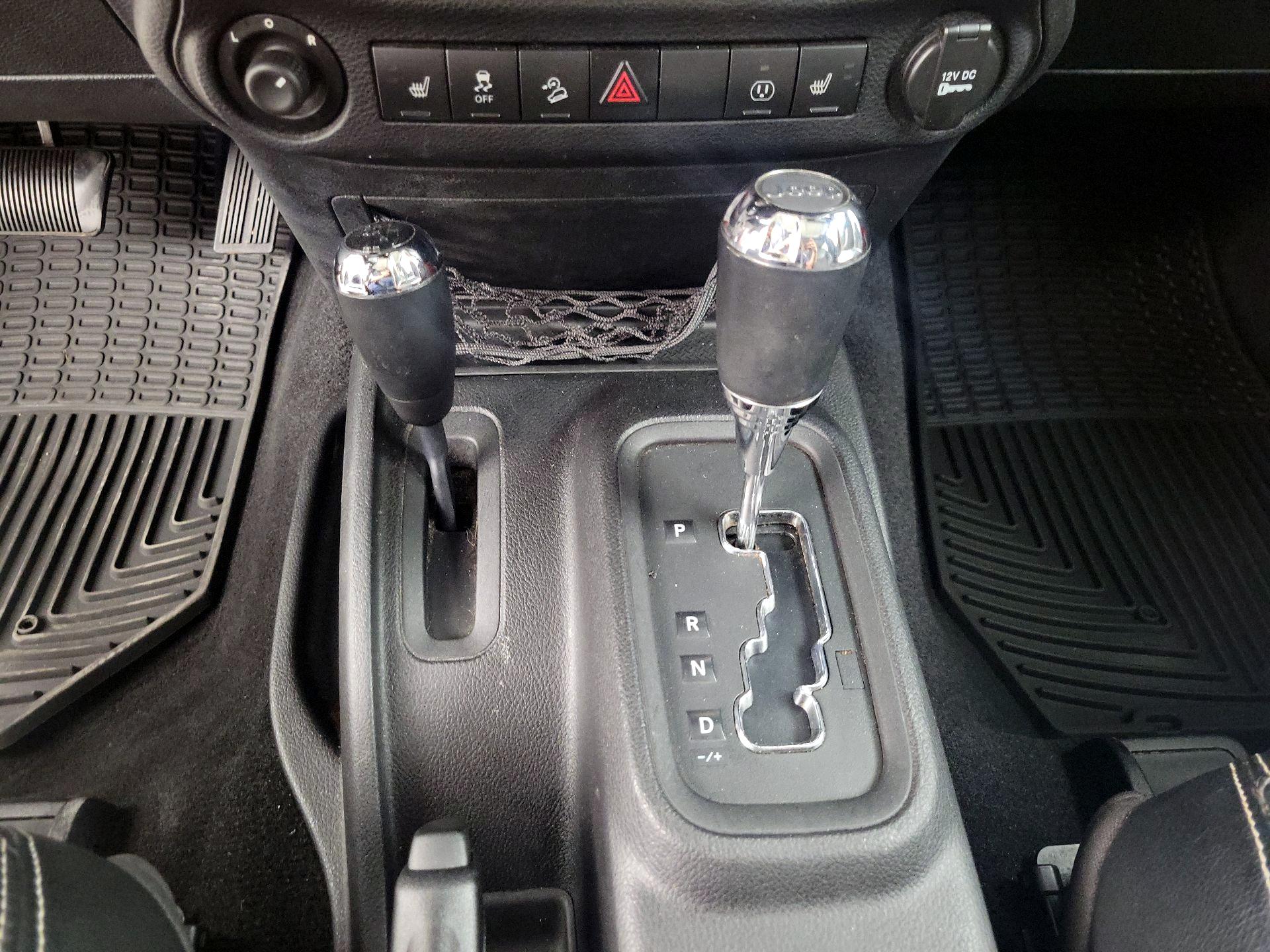 Thumbnail: 2013 Jeep Wrangler - 15