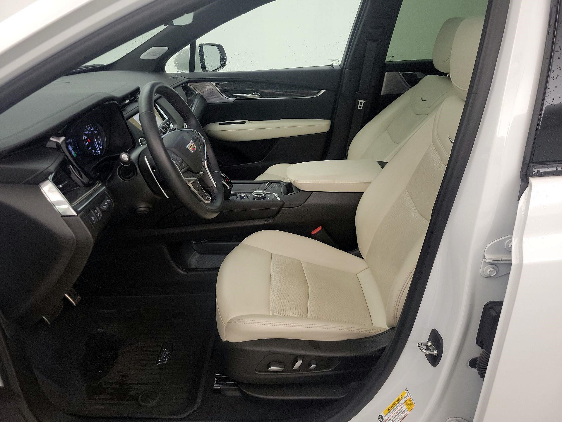 Thumbnail: 2022 Cadillac XT5 - 11