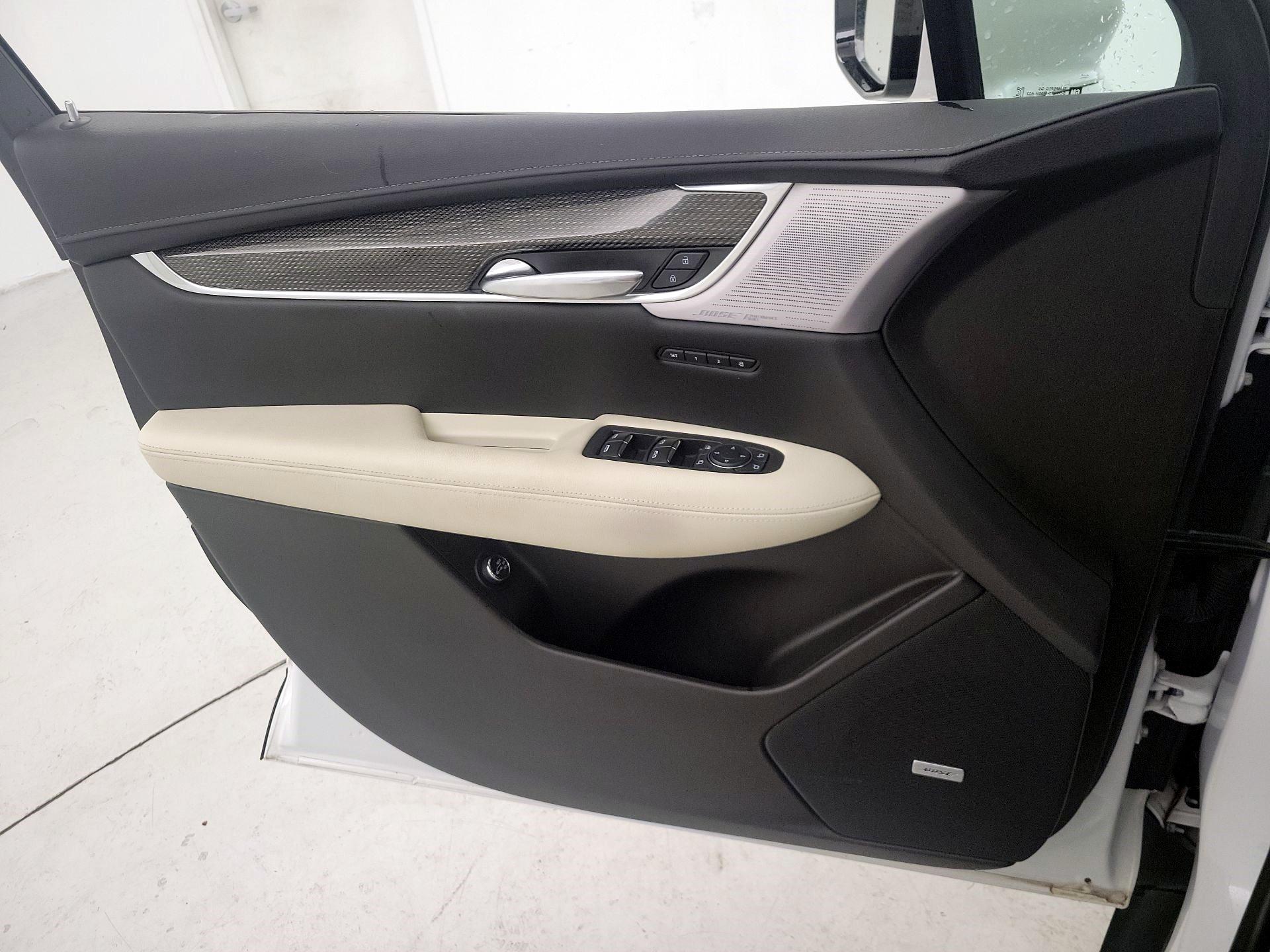 Thumbnail: 2022 Cadillac XT5 - 12