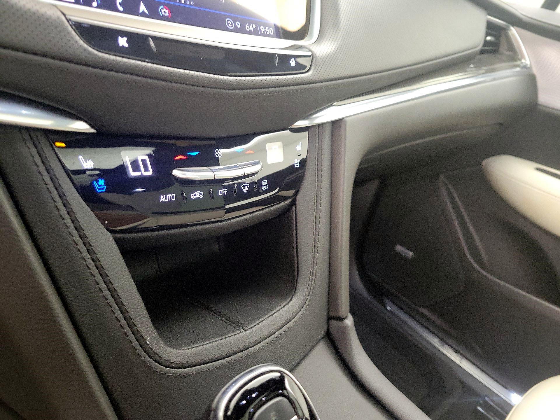 Thumbnail: 2022 Cadillac XT5 - 17