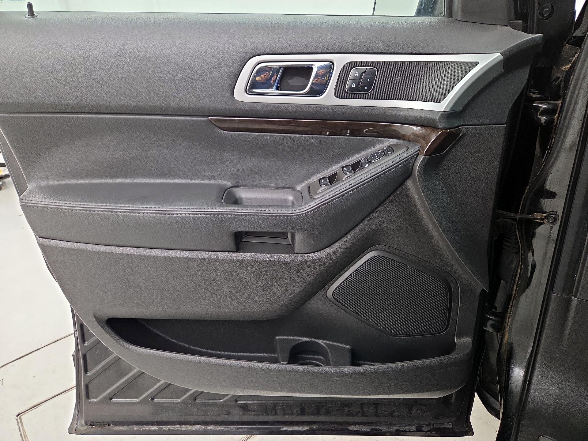 Thumbnail: 2015 Ford Explorer - 12