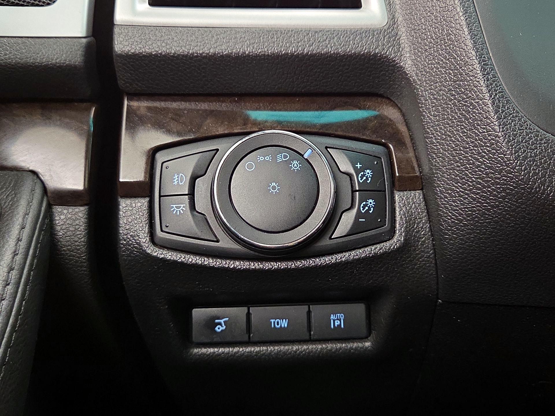 Thumbnail: 2015 Ford Explorer - 13