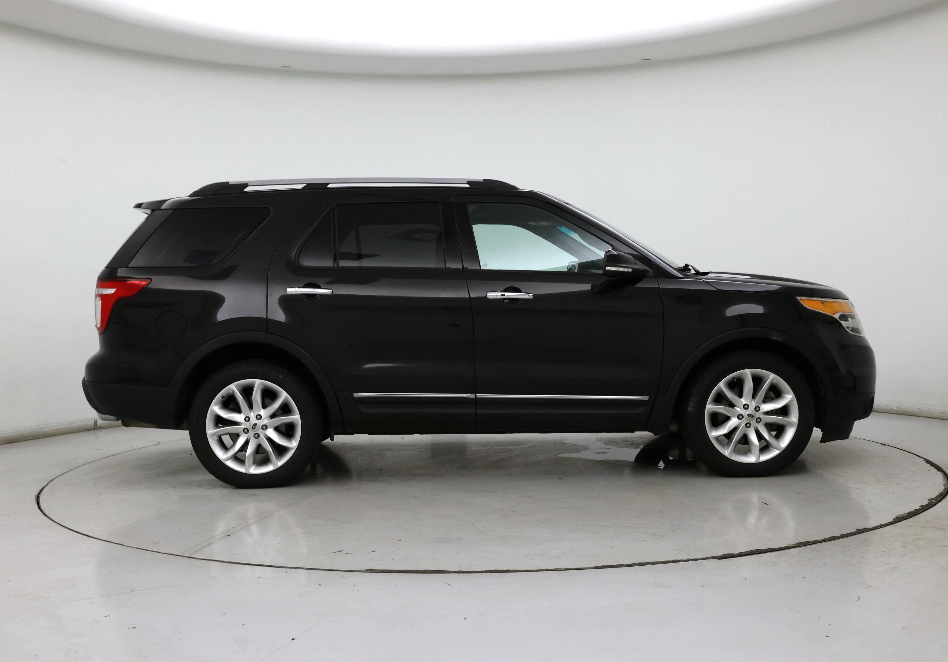 Thumbnail: 2015 Ford Explorer - 7