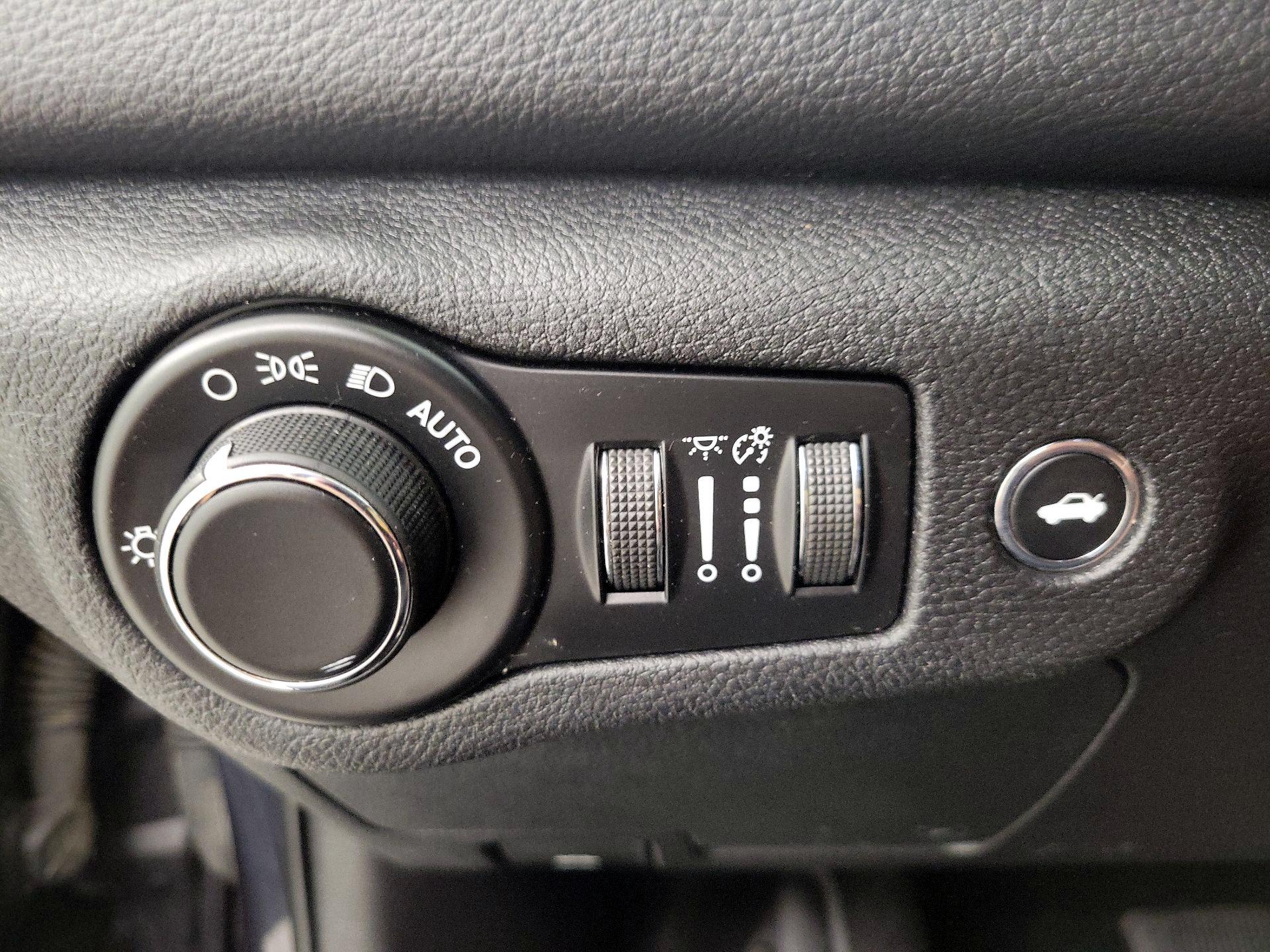 Thumbnail: 2016 Chrysler 200 - 13