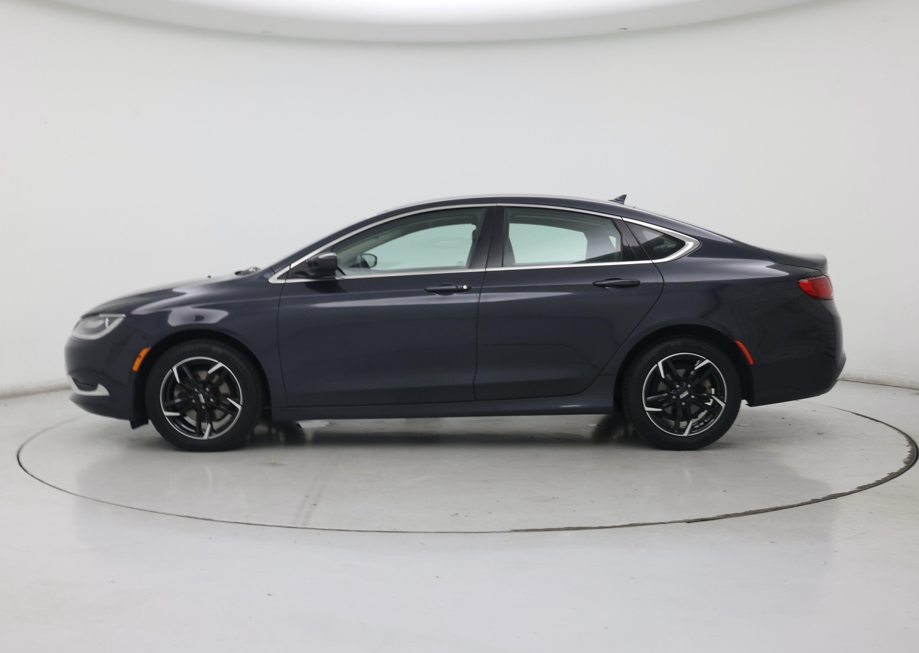 Thumbnail: 2016 Chrysler 200 - 3