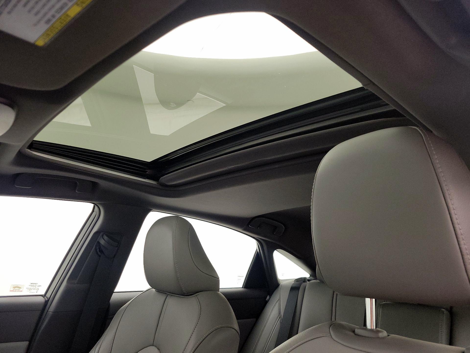 Thumbnail: 2019 Toyota Avalon - 19