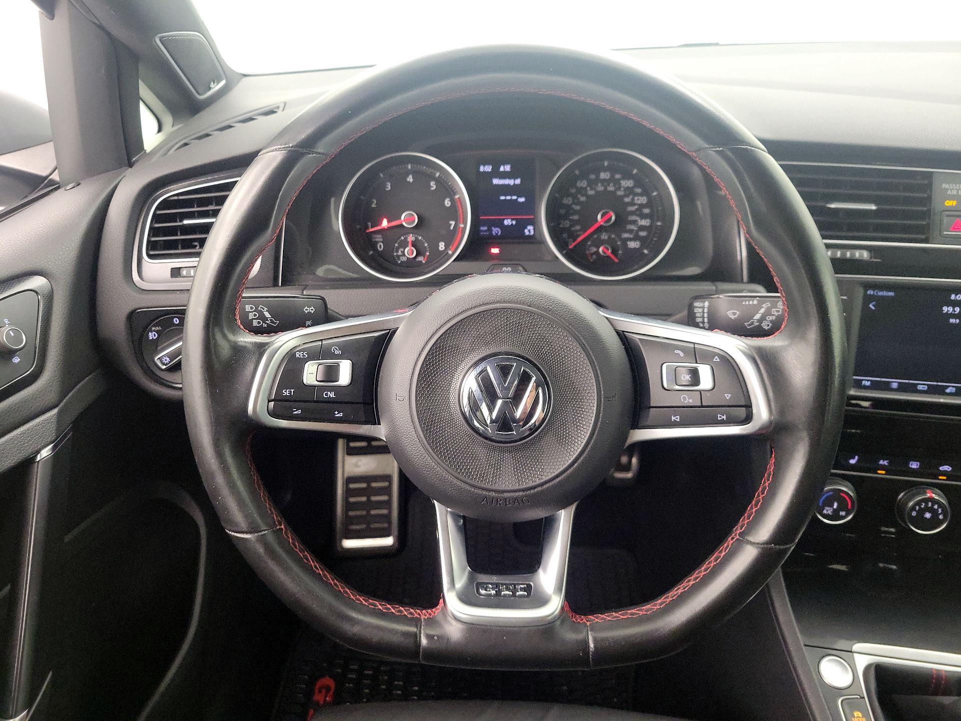 Thumbnail: 2017 Volkswagen Golf - 10