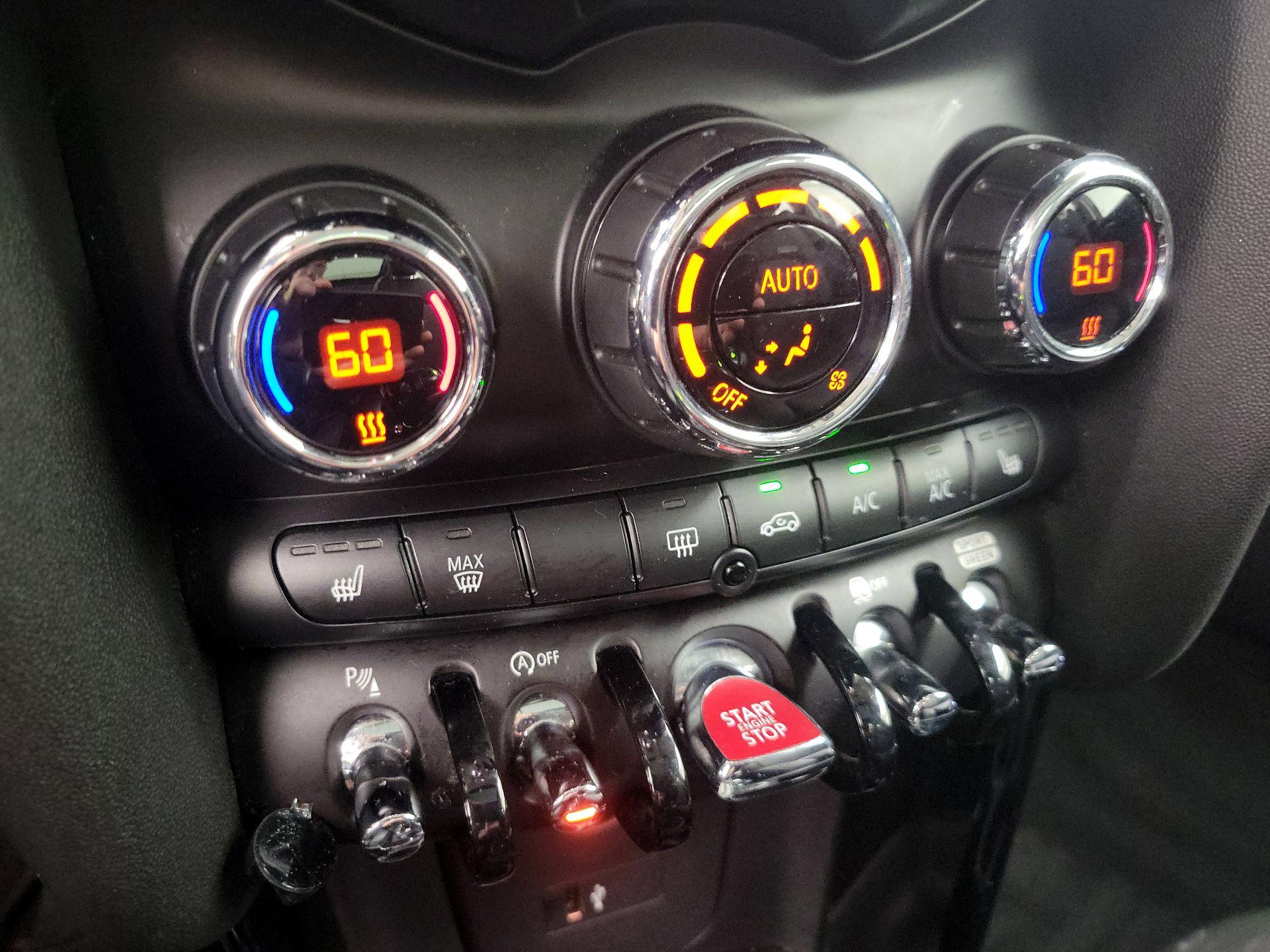 Thumbnail: 2019 MINI Cooper Hardtop - 16