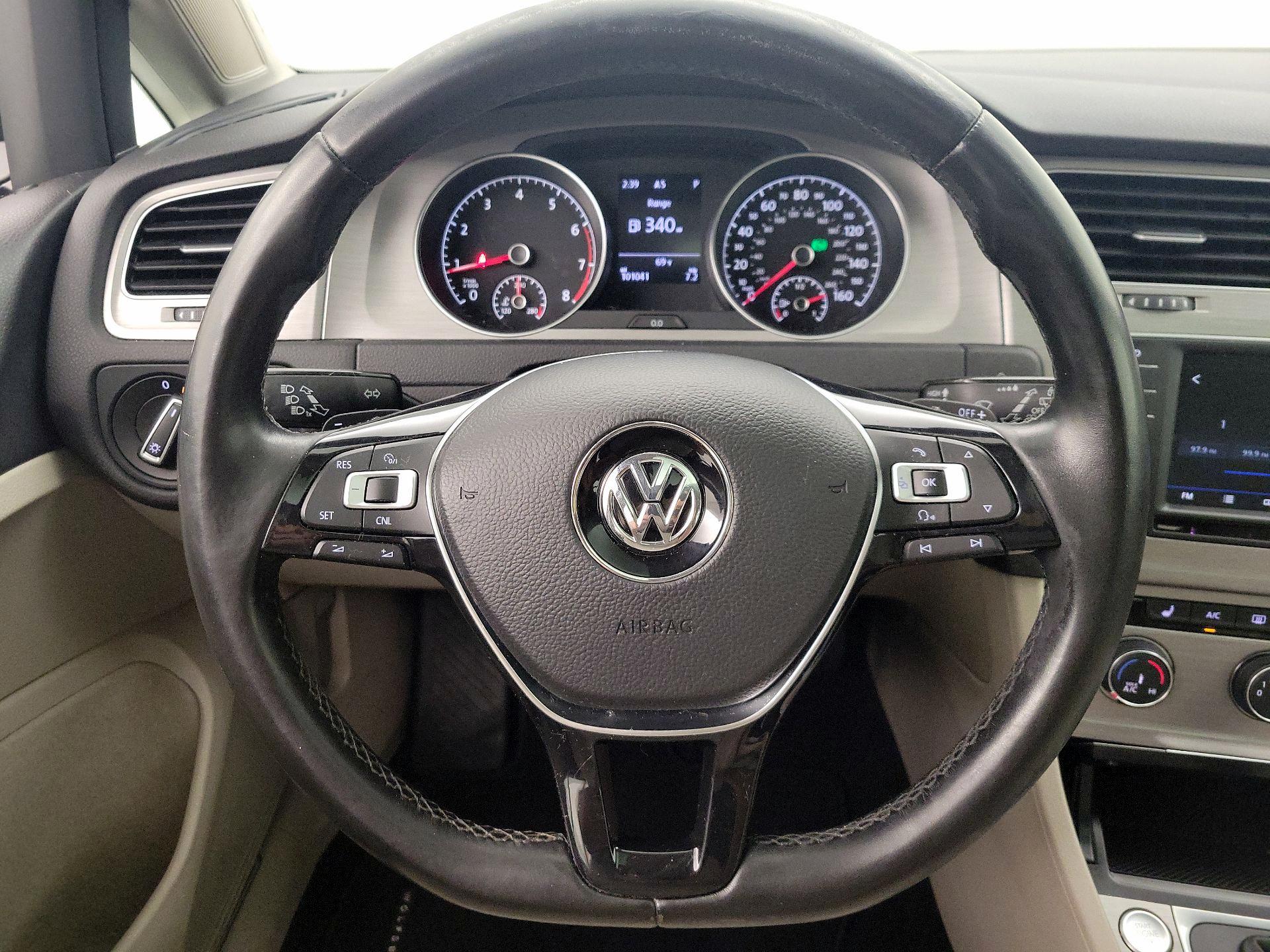 Thumbnail: 2017 Volkswagen Golf - 10