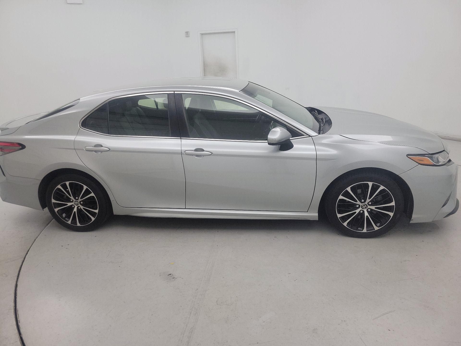 Thumbnail: 2018 Toyota Camry - 4