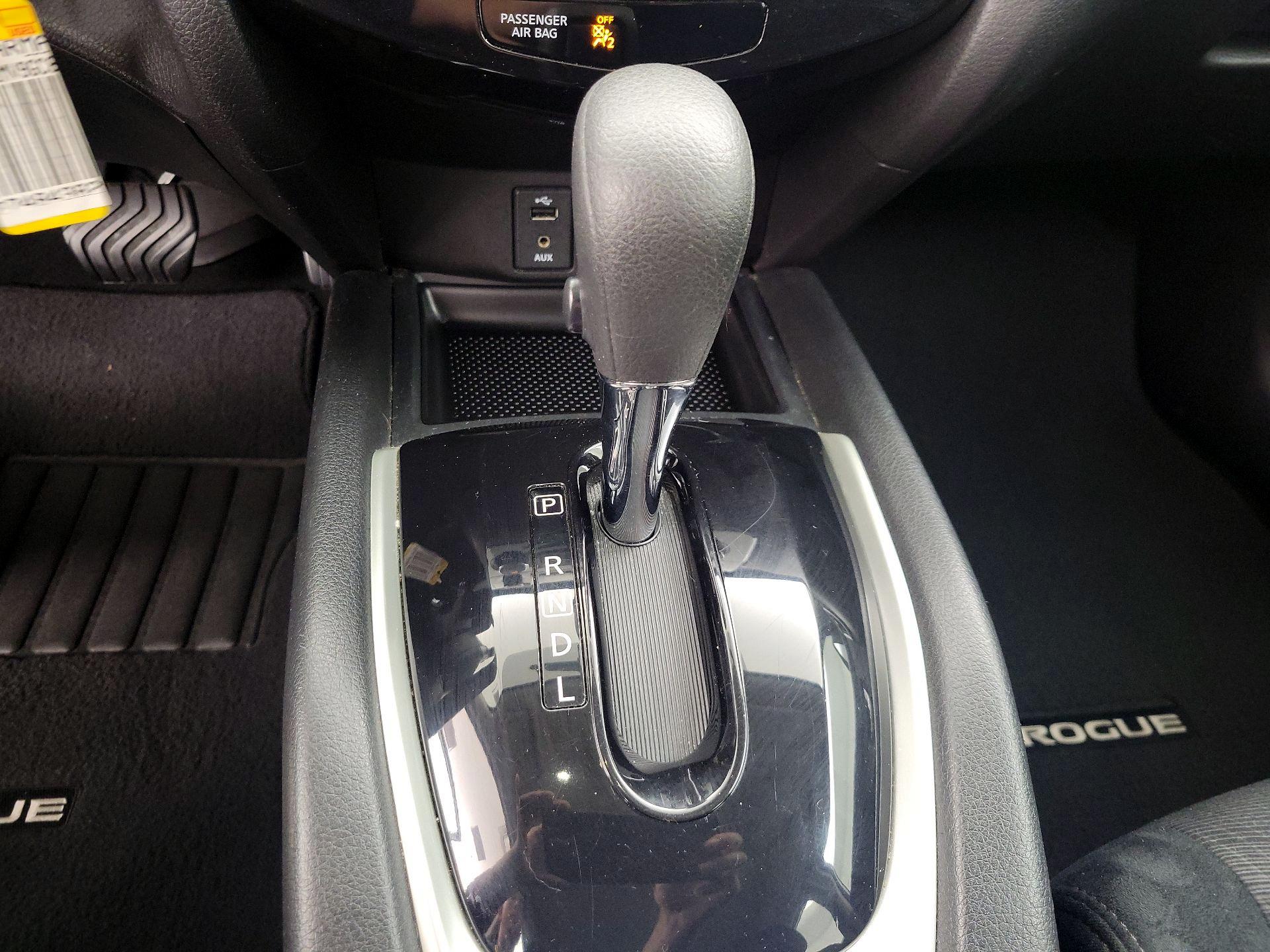 Thumbnail: 2016 Nissan Rogue - 17
