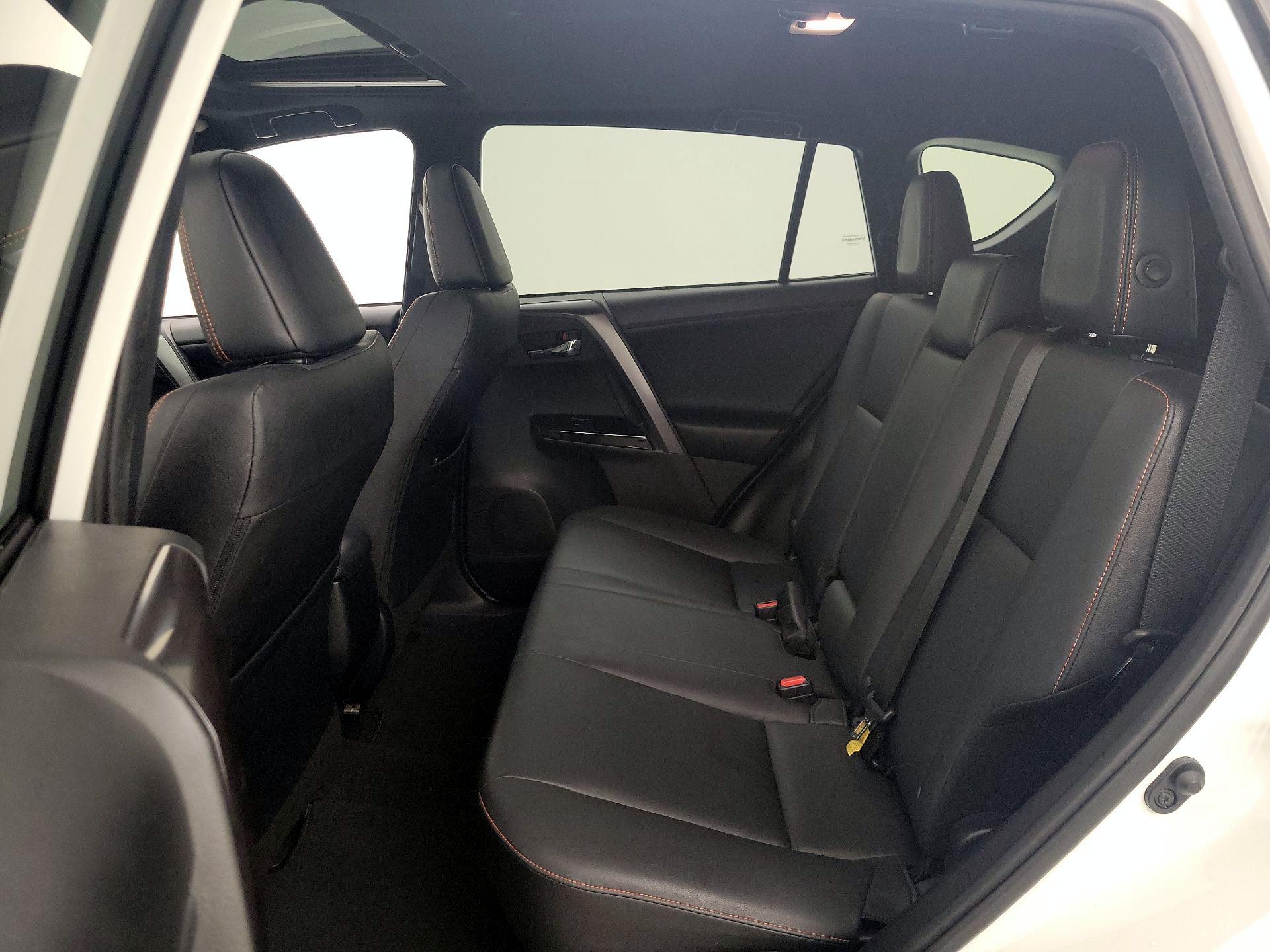 Thumbnail: 2017 Toyota RAV4 - 20