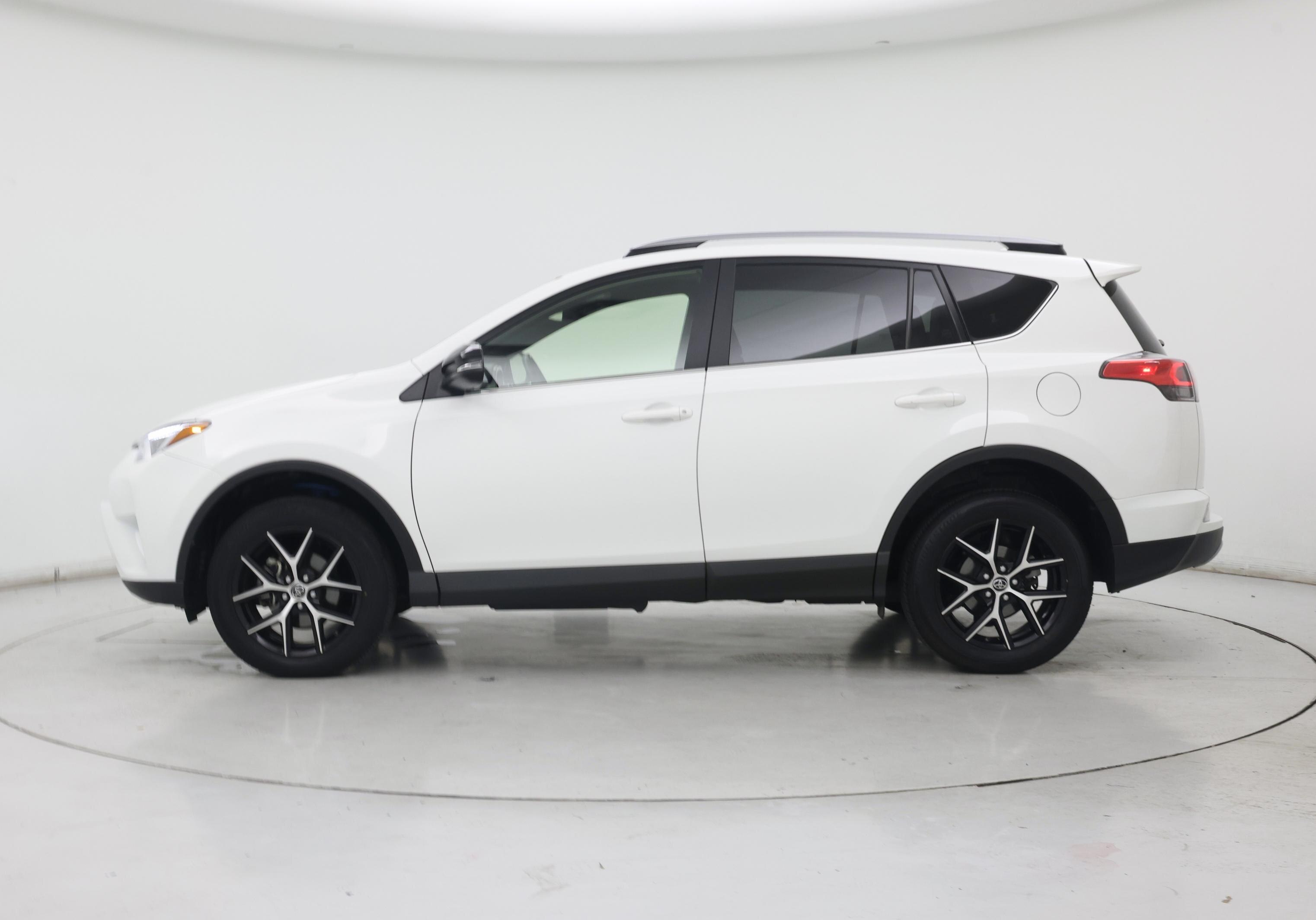 Thumbnail: 2017 Toyota RAV4 - 3