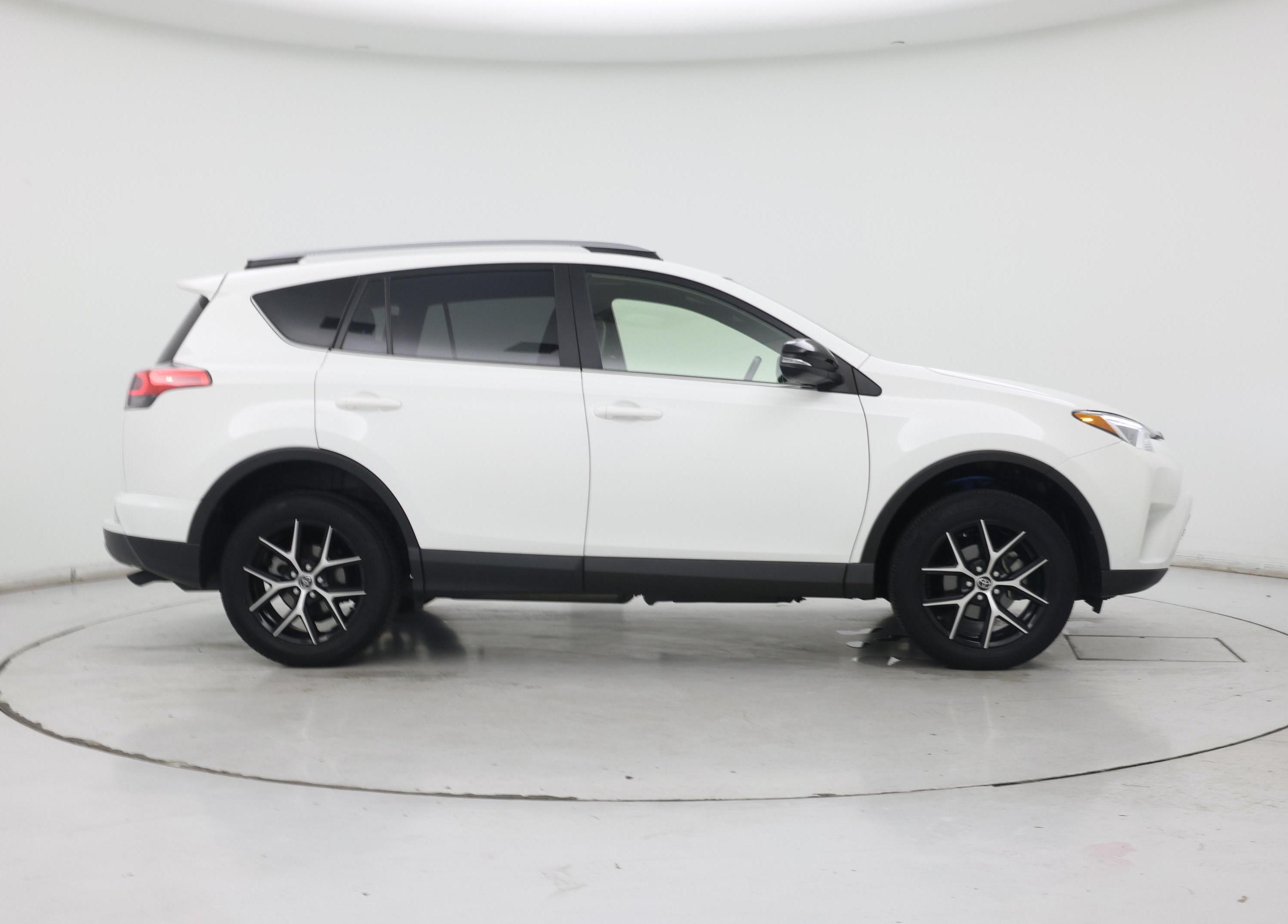 Thumbnail: 2017 Toyota RAV4 - 7