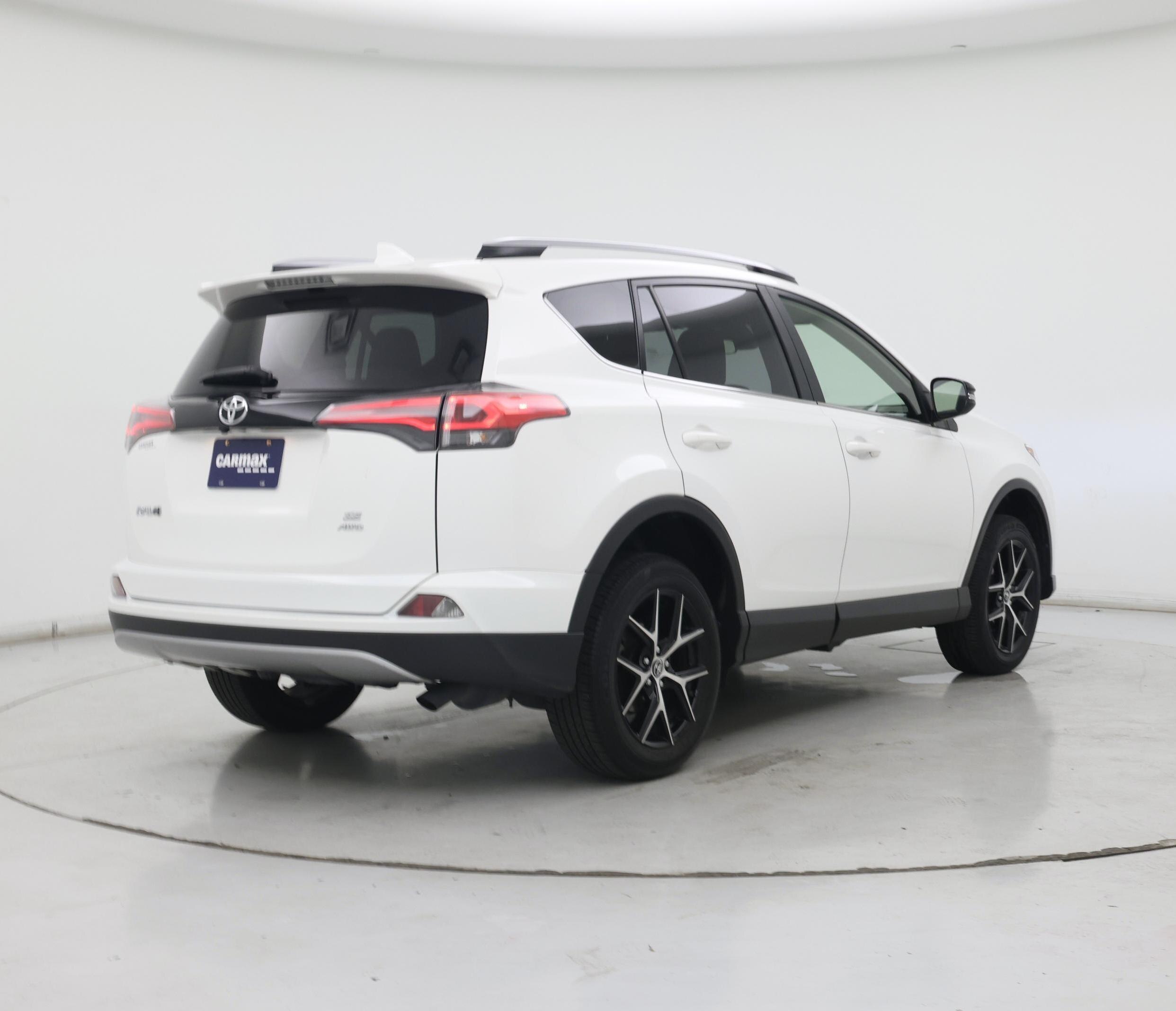 Thumbnail: 2017 Toyota RAV4 - 8
