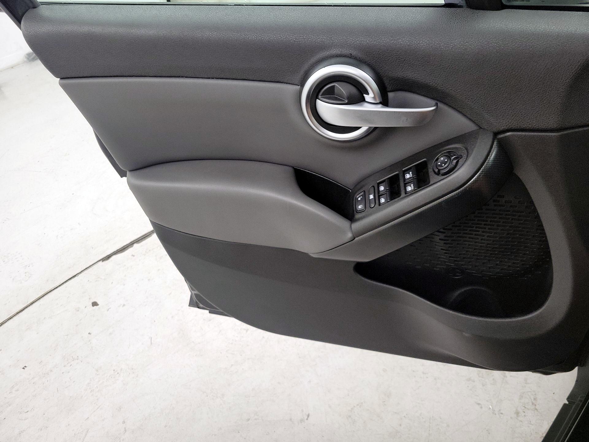 Thumbnail: 2016 Fiat 500X - 12