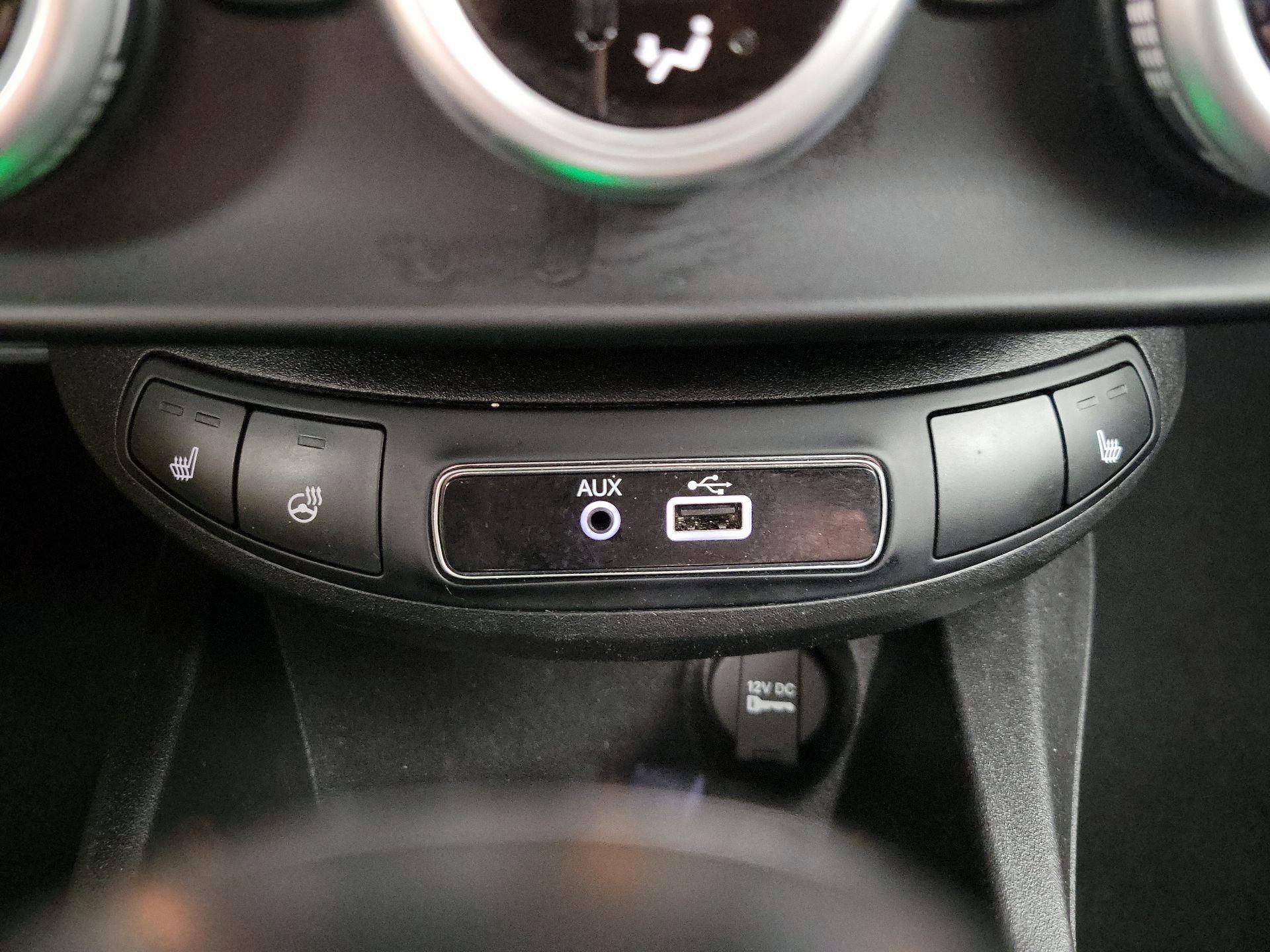 Thumbnail: 2016 Fiat 500X - 18