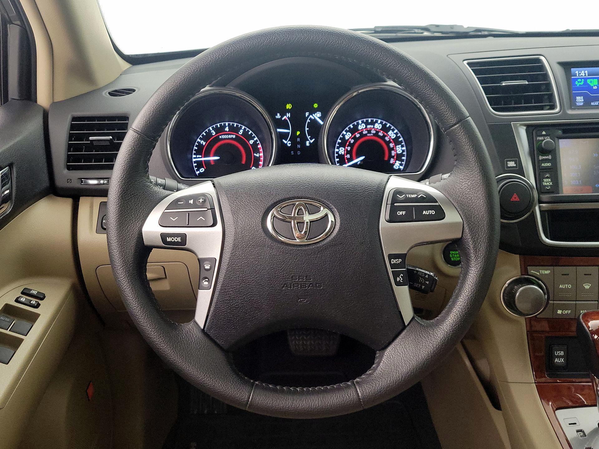 Thumbnail: 2013 Toyota Highlander - 10