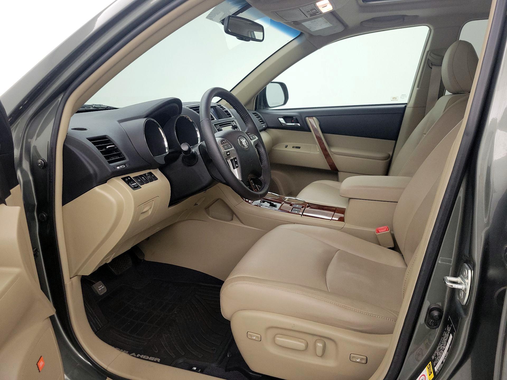 Thumbnail: 2013 Toyota Highlander - 11