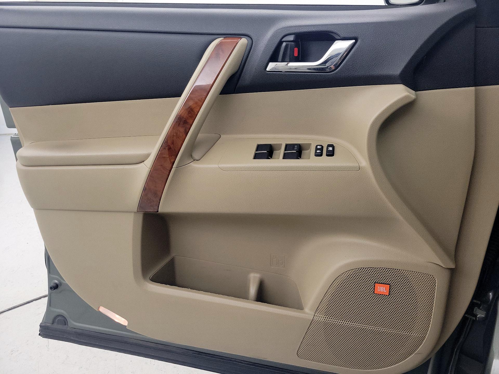 Thumbnail: 2013 Toyota Highlander - 12