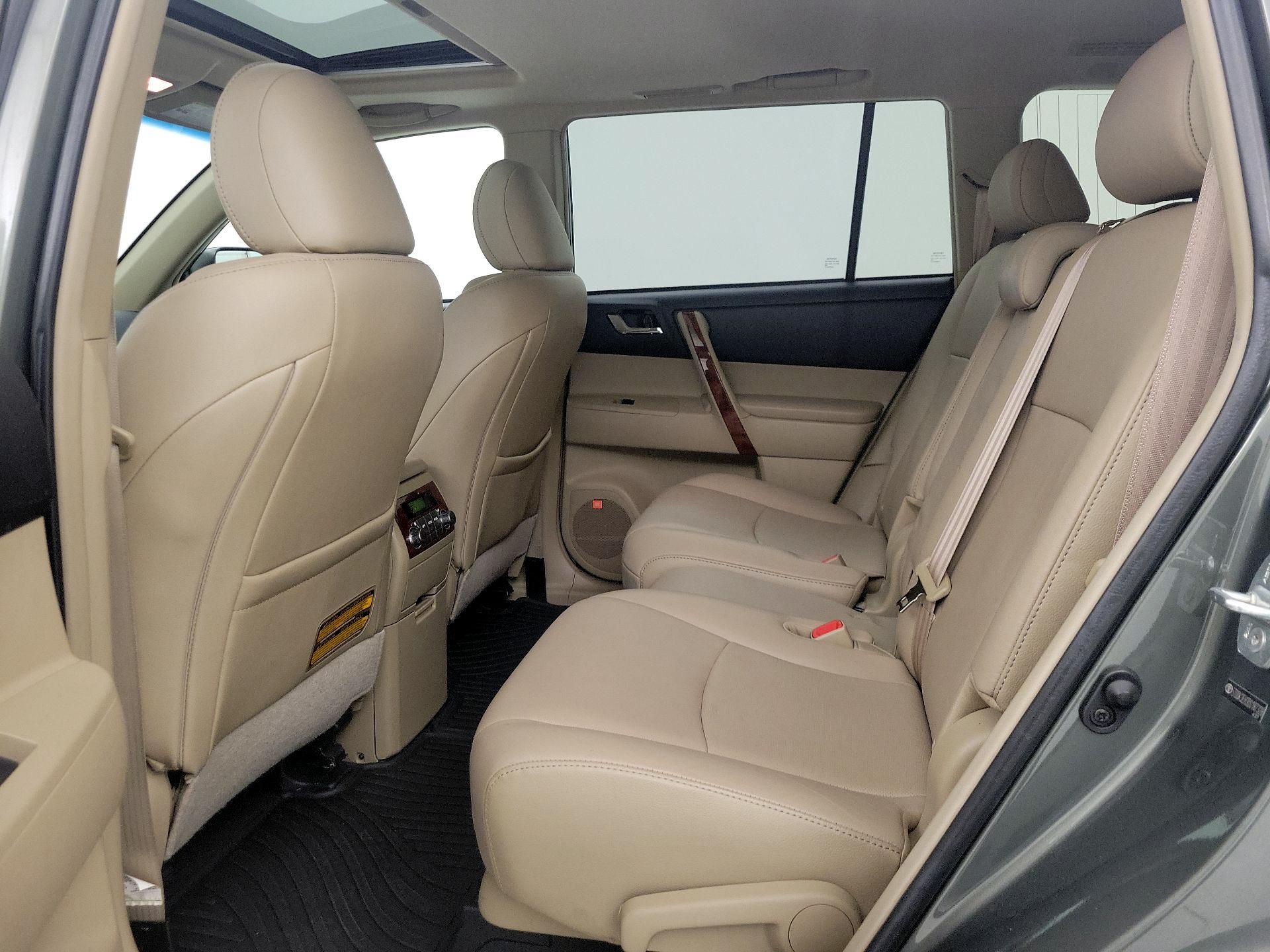 Thumbnail: 2013 Toyota Highlander - 20
